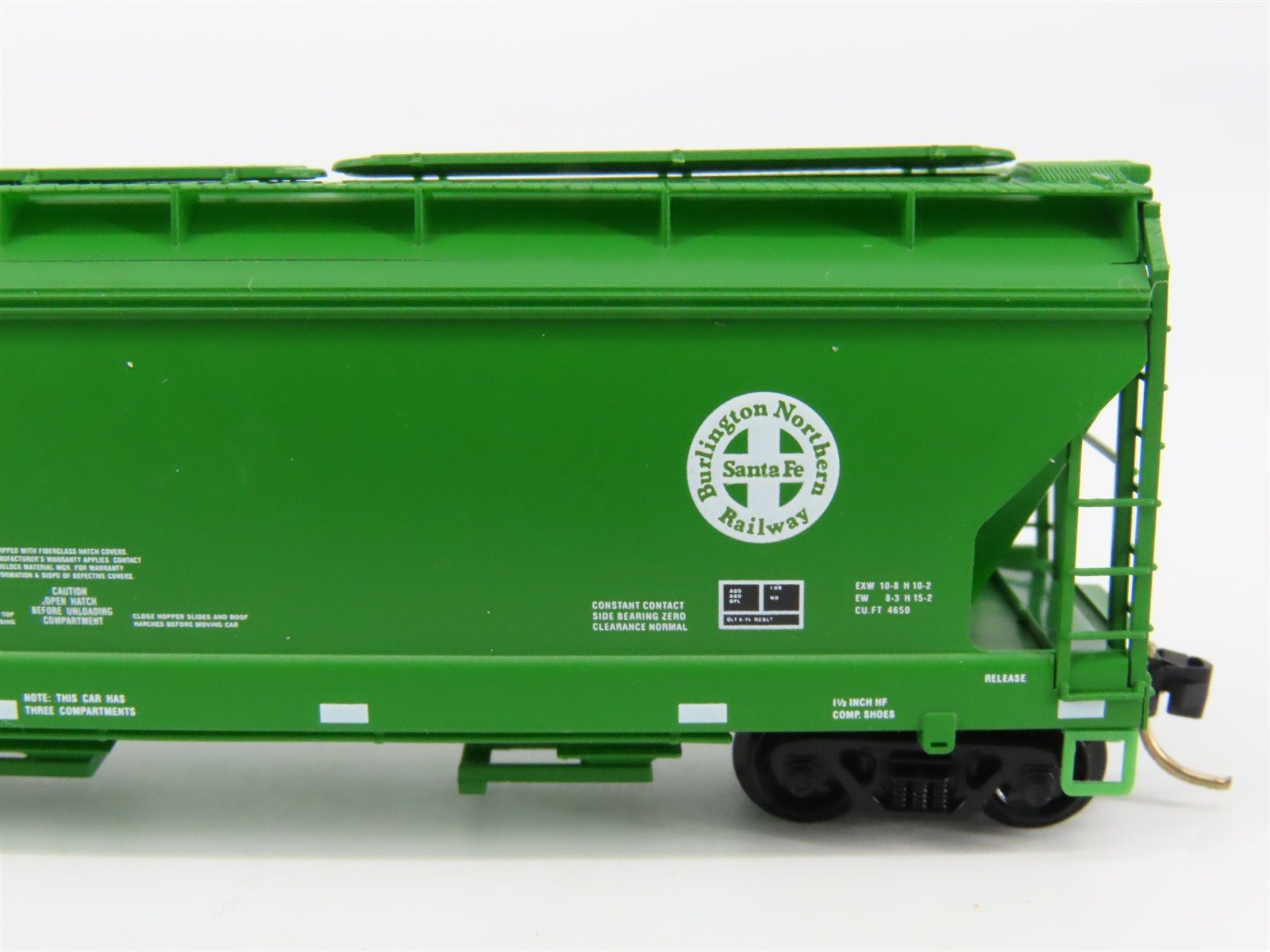 N Scale Micro-Trains 94110 BNSF Railway Hopper 422033 RTR