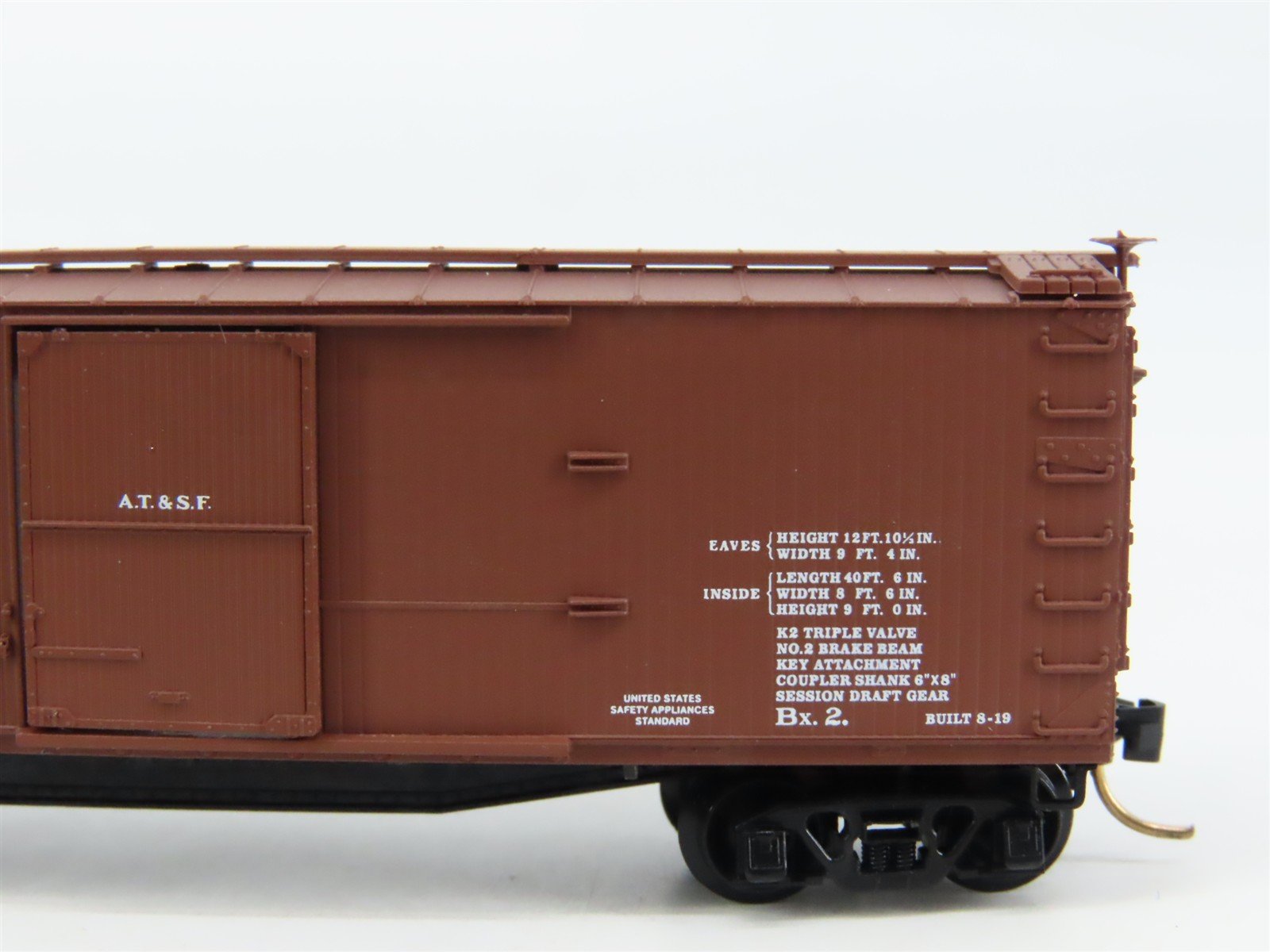 N Scale Micro-Trains 39060 ATSF Santa Fe 40' Box Car 38693 RTR