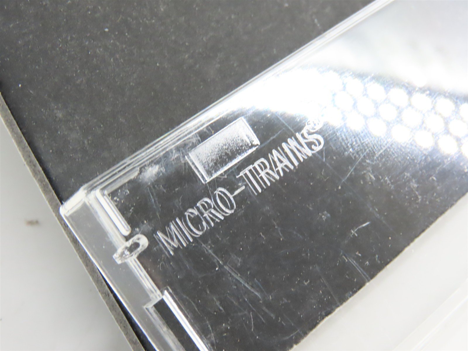 N Scale Micro-Trains 39060 ATSF Santa Fe 40' Box Car 38693 RTR