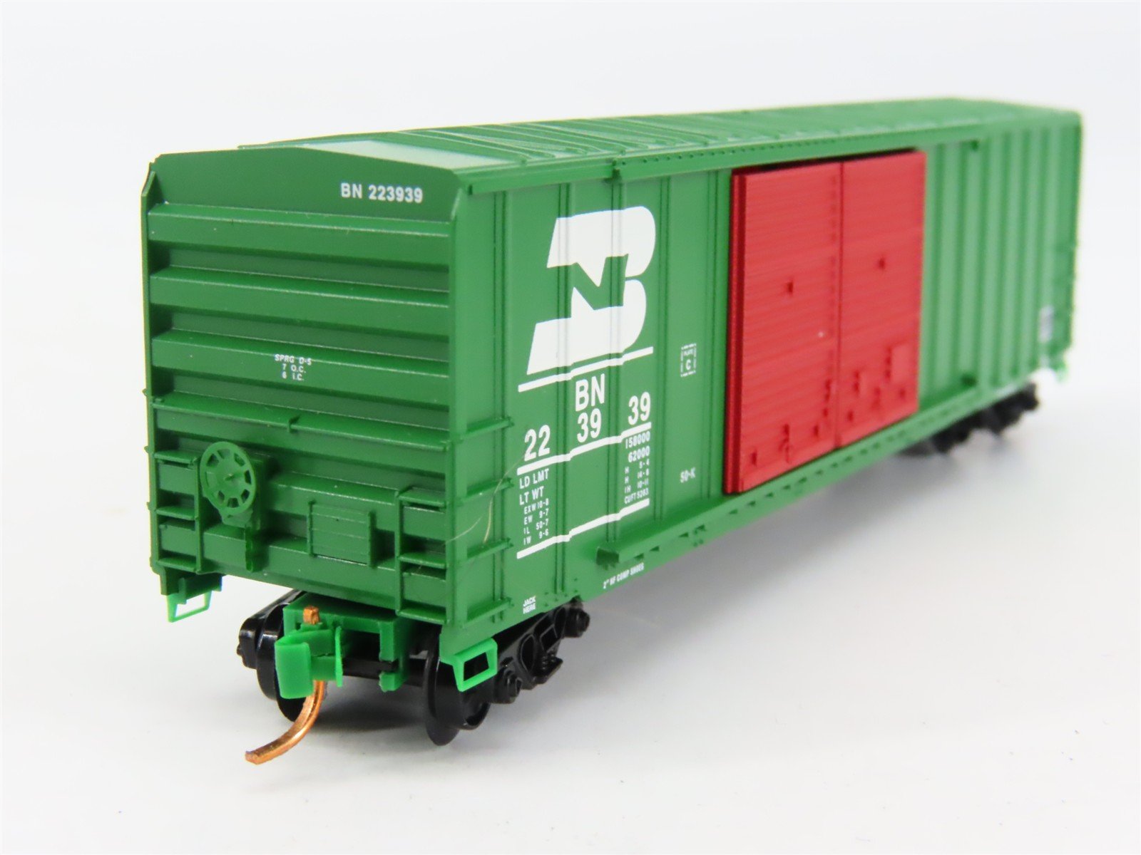 N Scale Micro-Trains 03000200 BN Burlington Northern 50' Box Car 223939 RTR