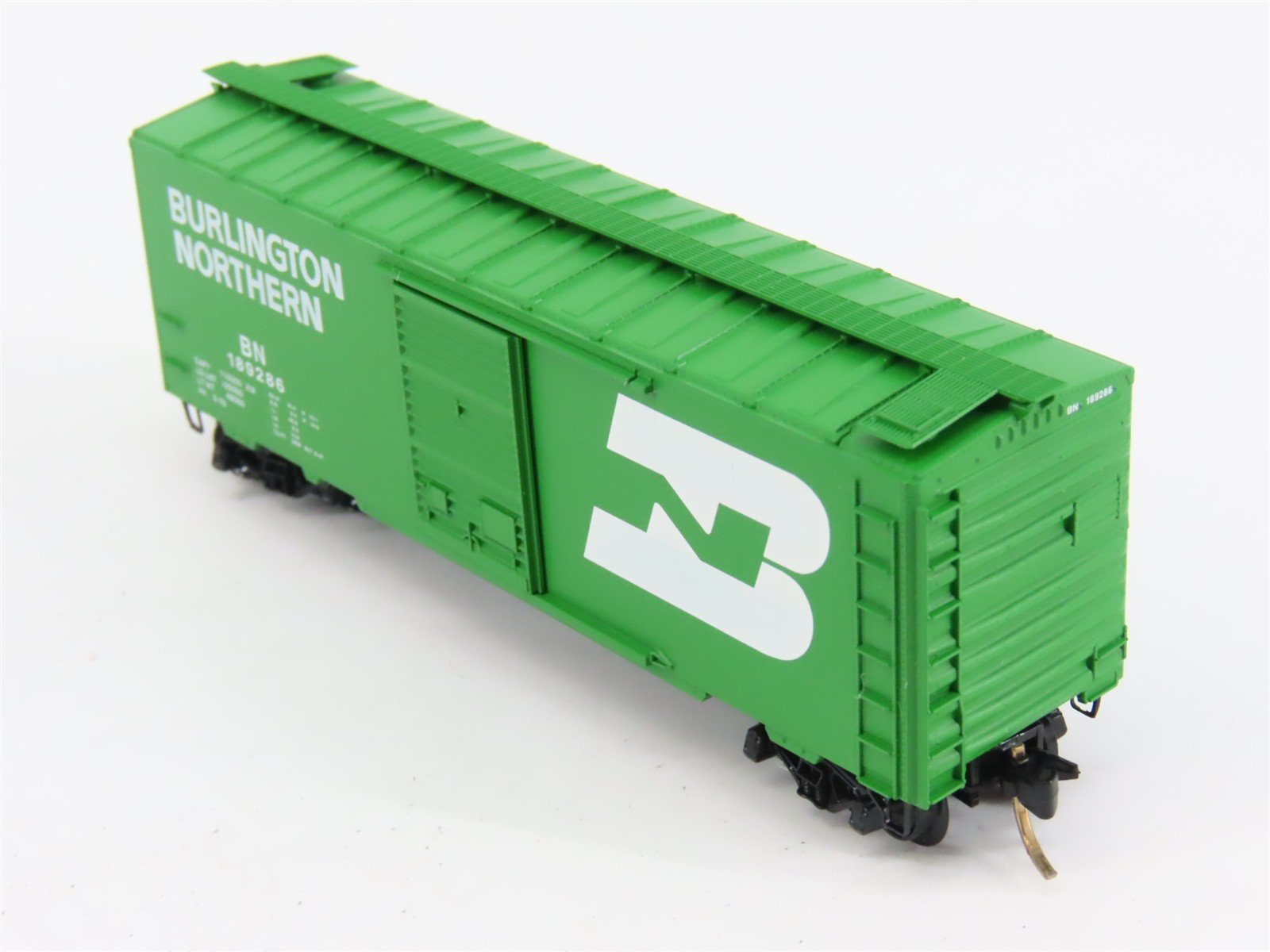 N Scale Micro-Trains 20306/1 BN Burlington Northern 40' Box Car 189286 RTR