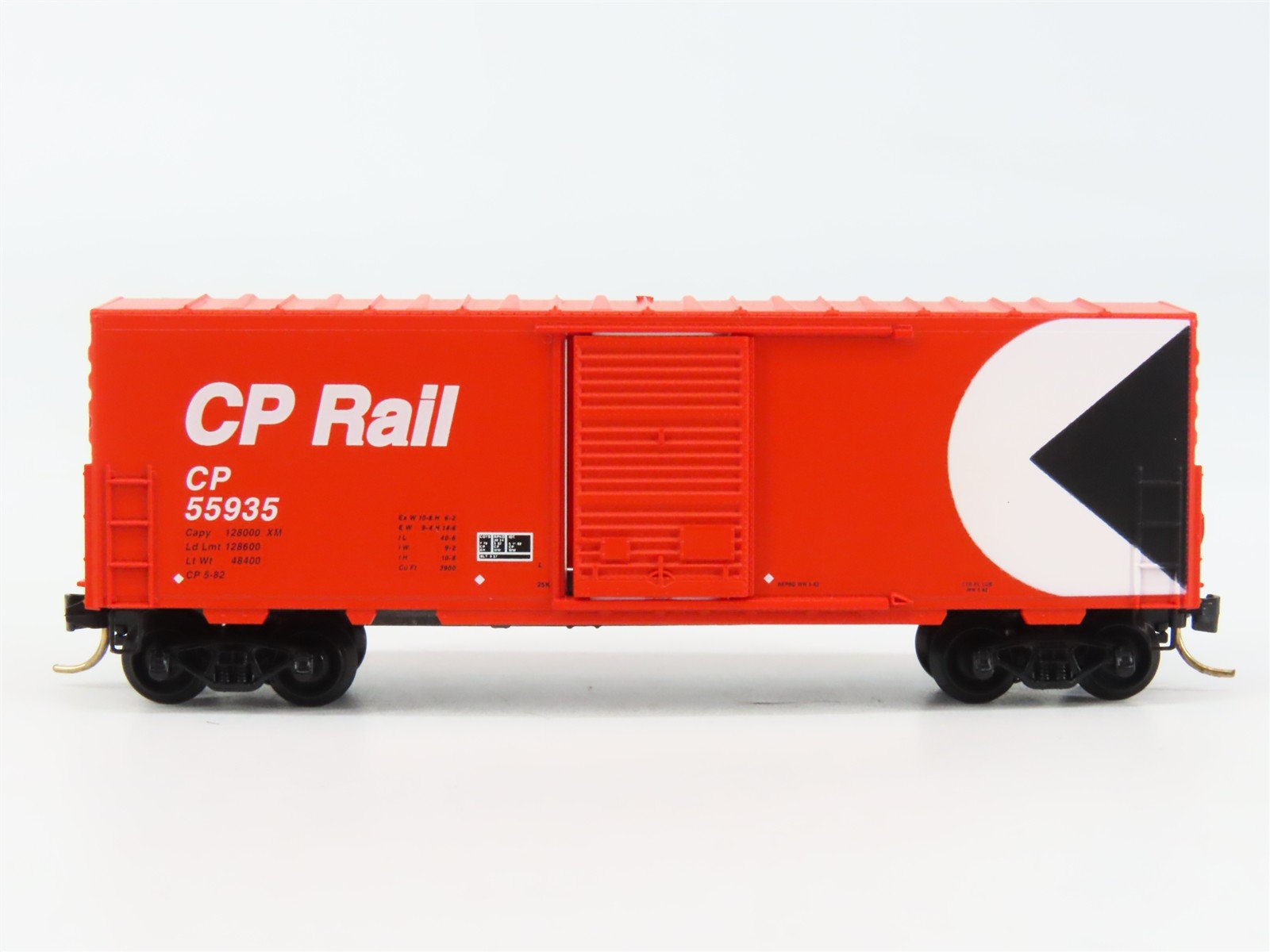 N Scale Micro-Trains 24260 CP Canadian Pacific 40' Box Car 55935 RTR