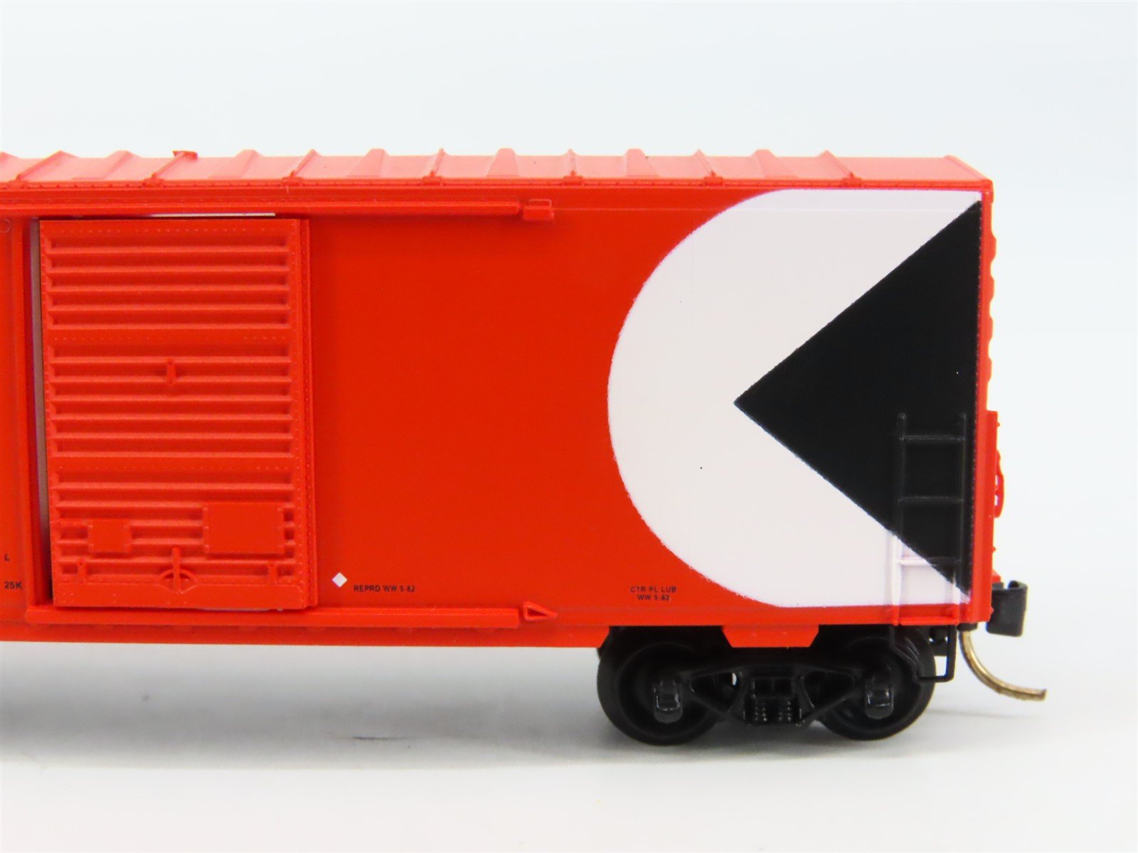N Scale Micro-Trains 24260 CP Canadian Pacific 40' Box Car 55935 RTR