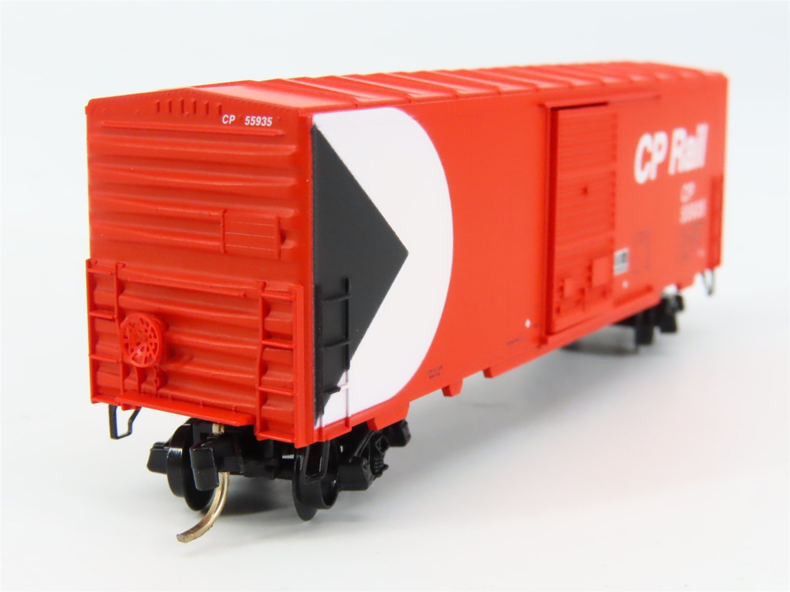 N Scale Micro-Trains 24260 CP Canadian Pacific 40' Box Car 55935 RTR