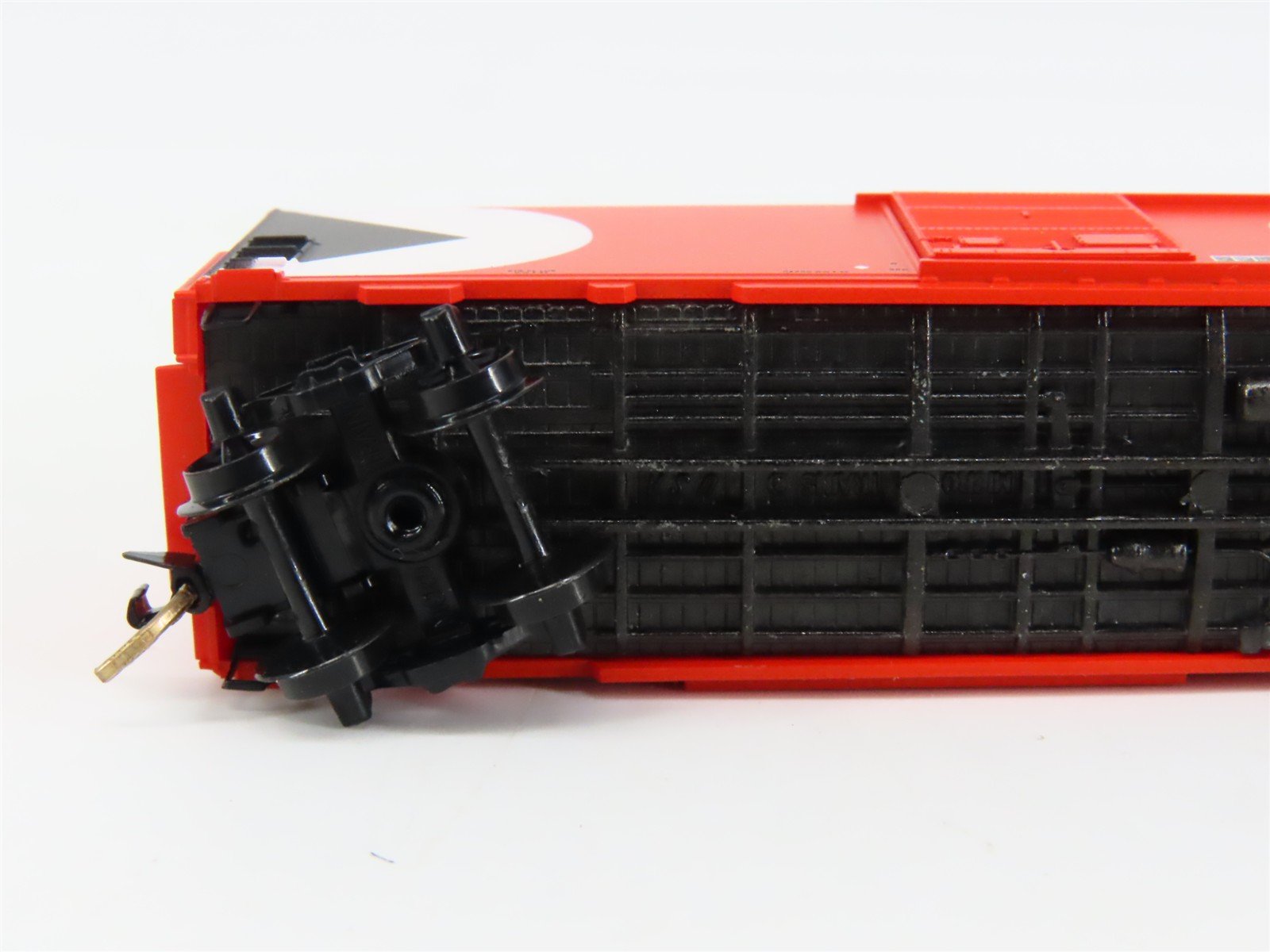 N Scale Micro-Trains 24260 CP Canadian Pacific 40' Box Car 55935 RTR
