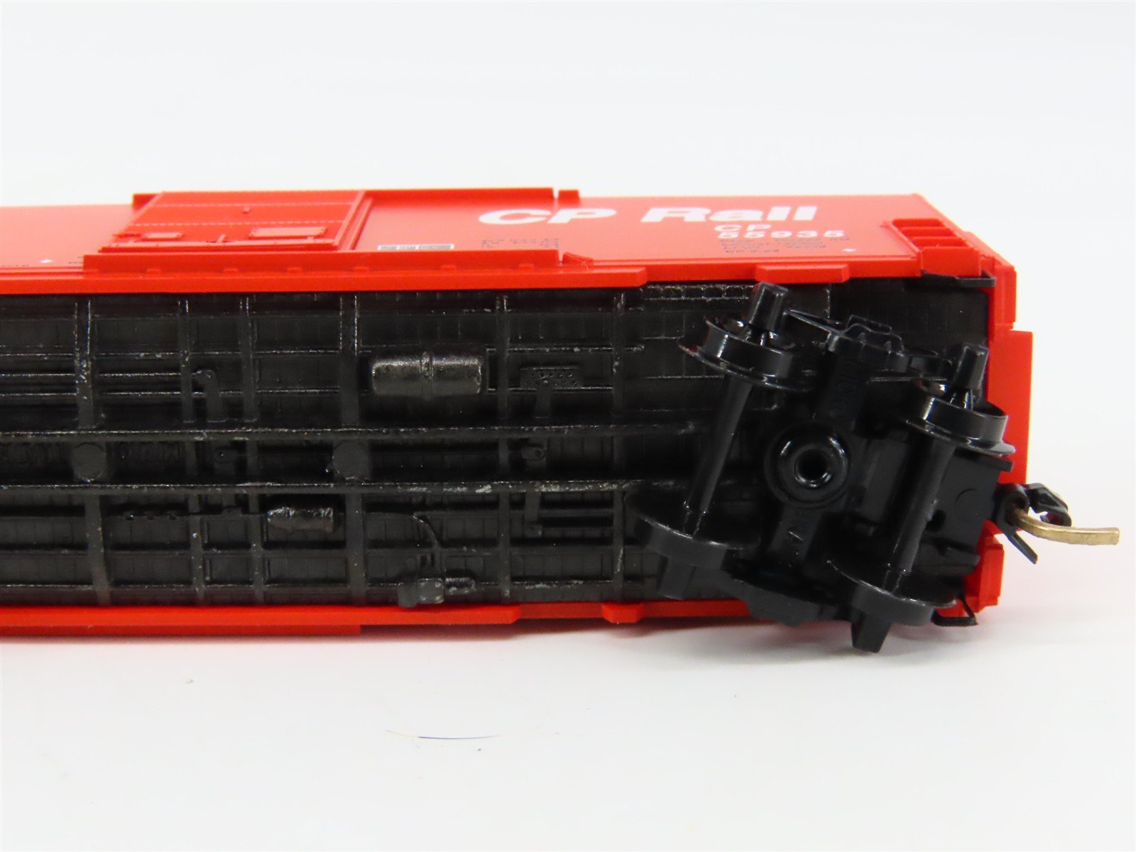 N Scale Micro-Trains 24260 CP Canadian Pacific 40' Box Car 55935 RTR