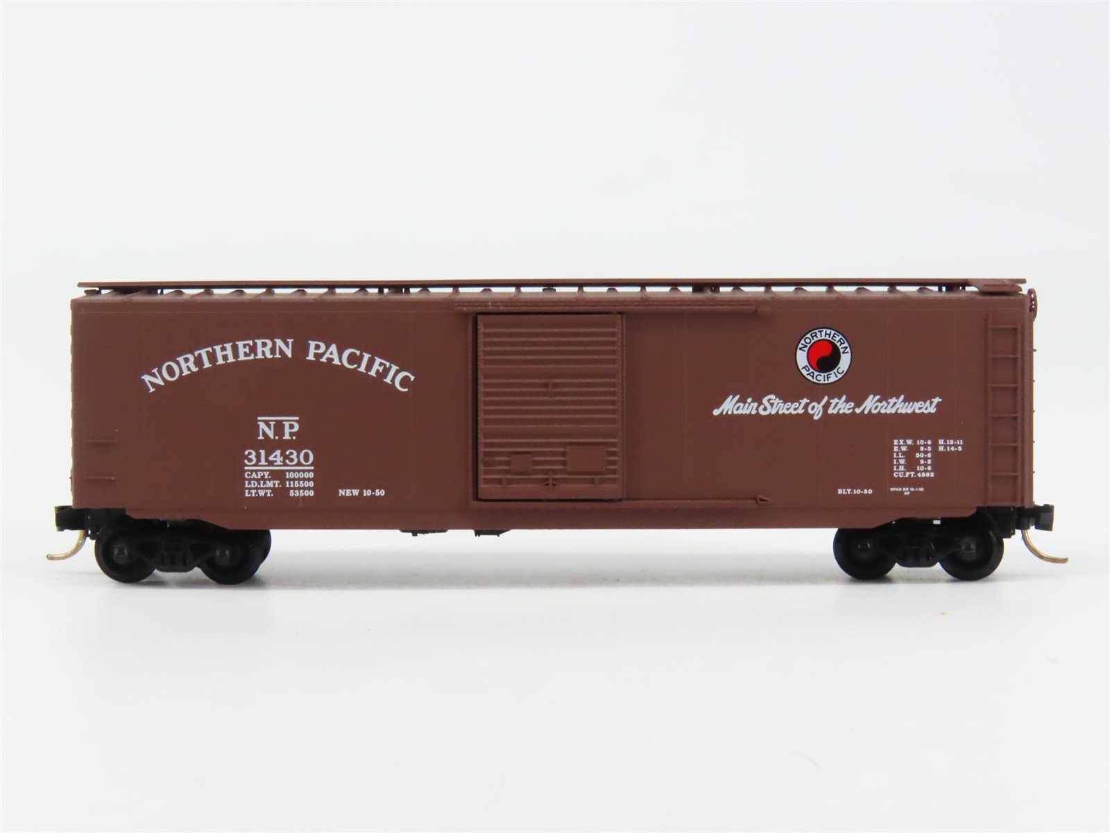 N Scale Micro-Trains 31060 NP Northern Pacific 50' Box Car 31430 RTR