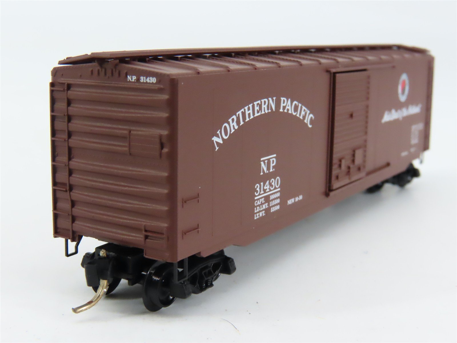 N Scale Micro-Trains 31060 NP Northern Pacific 50' Box Car 31430 RTR