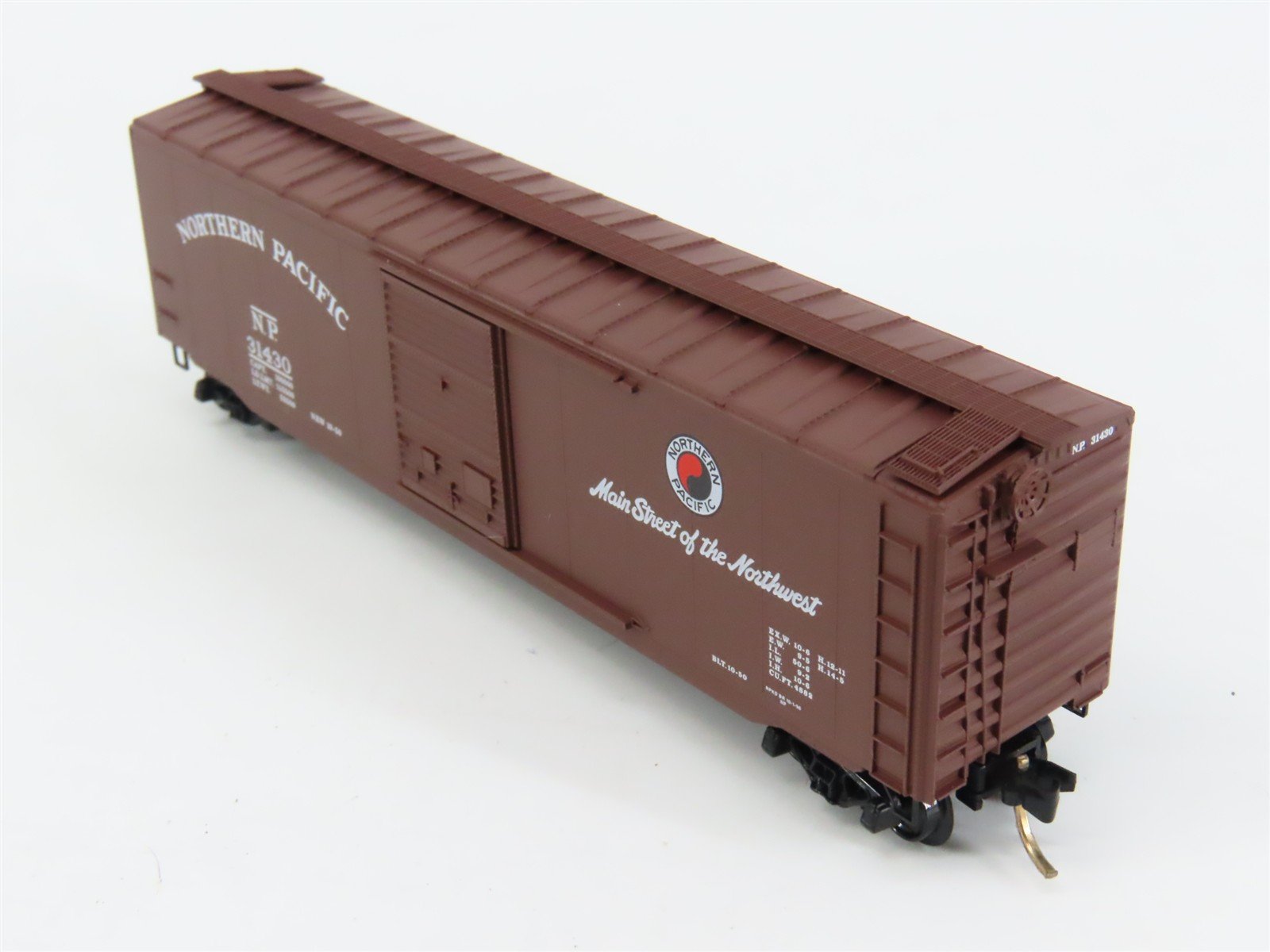 N Scale Micro-Trains 31060 NP Northern Pacific 50' Box Car 31430 RTR