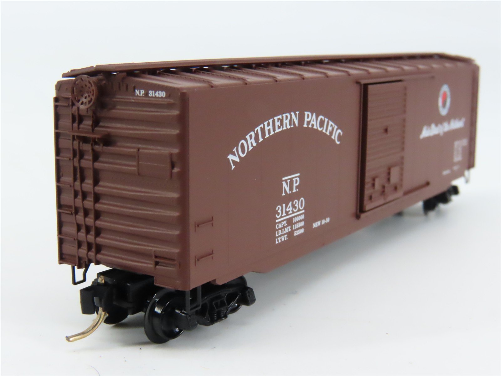 N Scale Micro-Trains 31060 NP Northern Pacific 50' Box Car 31430 RTR