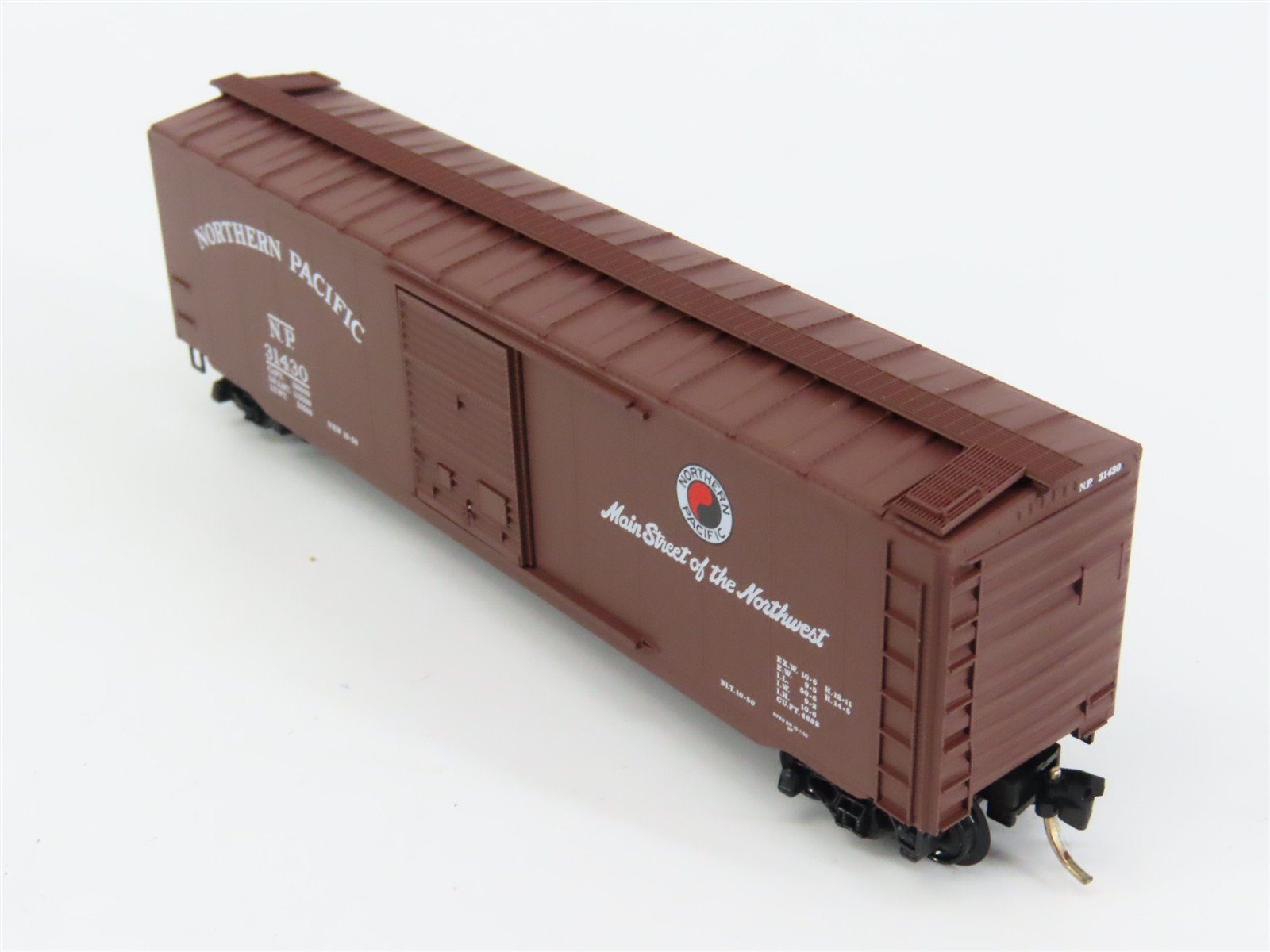 N Scale Micro-Trains 31060 NP Northern Pacific 50' Box Car 31430 RTR