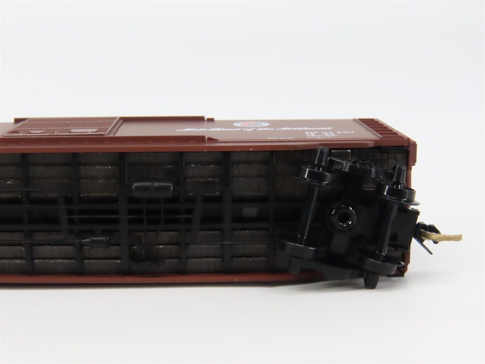 N Scale Micro-Trains 31060 NP Northern Pacific 50' Box Car 31430 RTR
