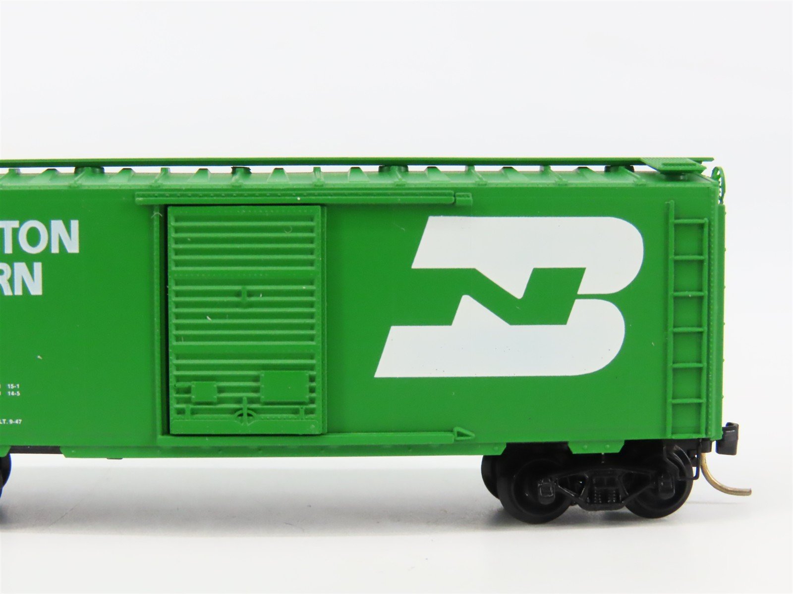 N Scale Micro-Trains 20306 BN Burlington Northern 40' Box Car 189284 RTR