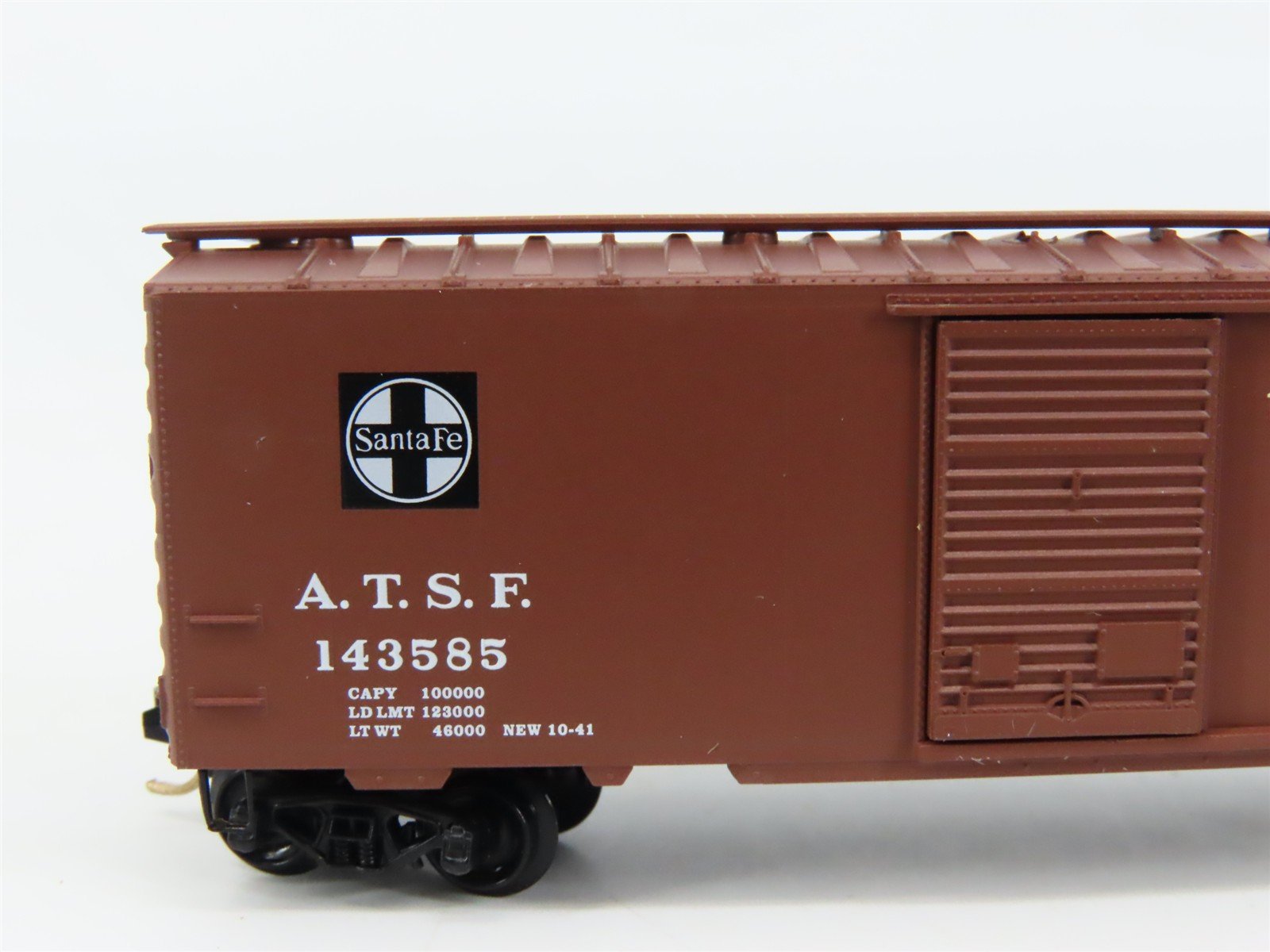 N Scale Micro-Trains 20060 ATSF Santa Fe 40' Box Car 143585 RTR