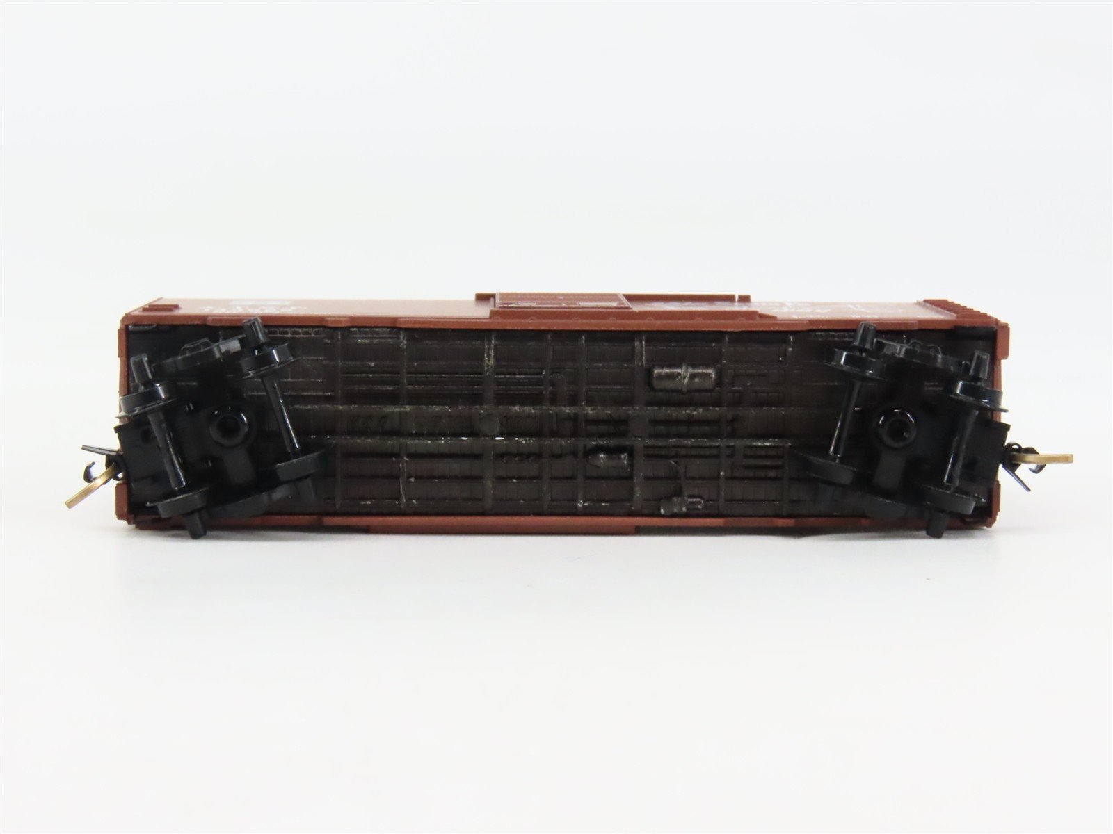N Scale Micro-Trains 20060 ATSF Santa Fe 40' Box Car 143585 RTR