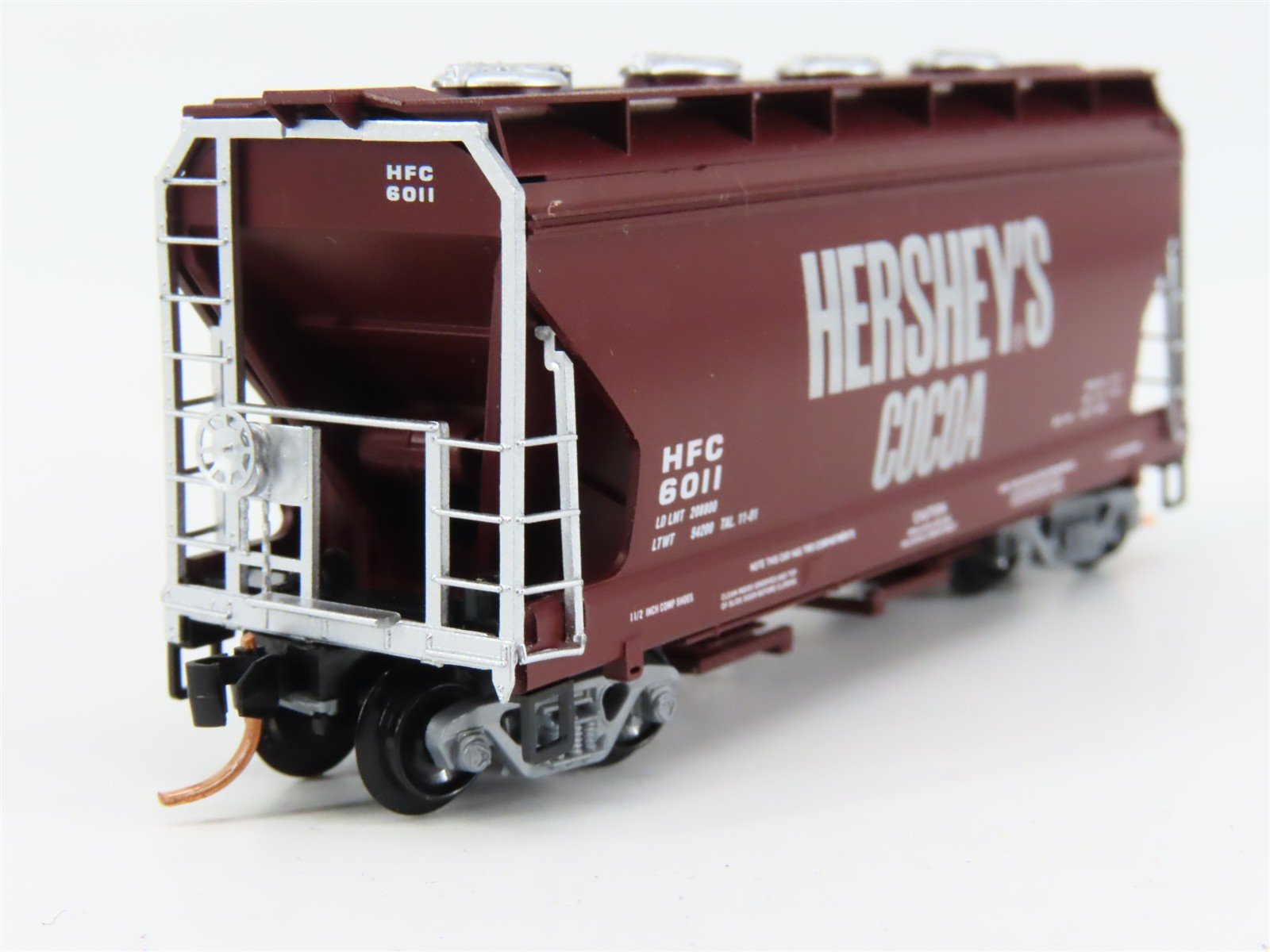 N Scale Micro-Trains 92150 HFC Hershey's Hopper 6011 RTR