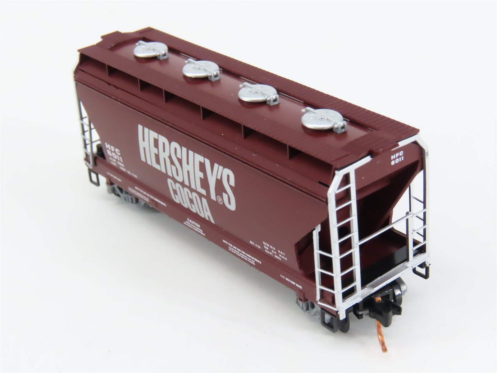 N Scale Micro-Trains 92150 HFC Hershey's Hopper 6011 RTR