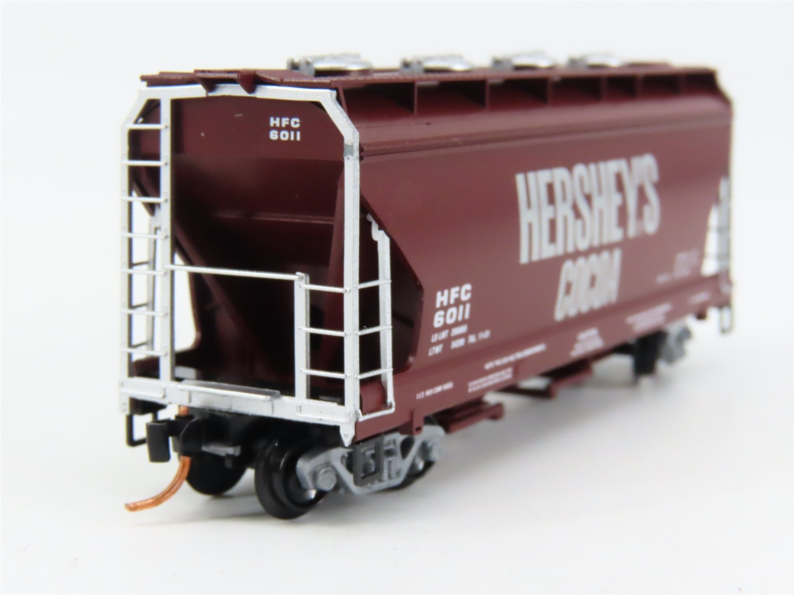N Scale Micro-Trains 92150 HFC Hershey's Hopper 6011 RTR