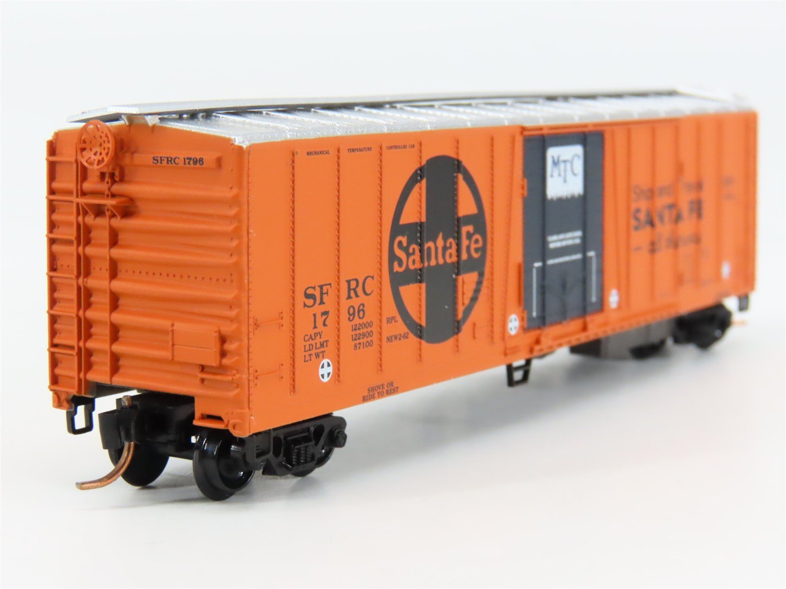 N Scale Micro-Trains 70070 SFRC Santa Fe 51' Reefer 1796 RTR