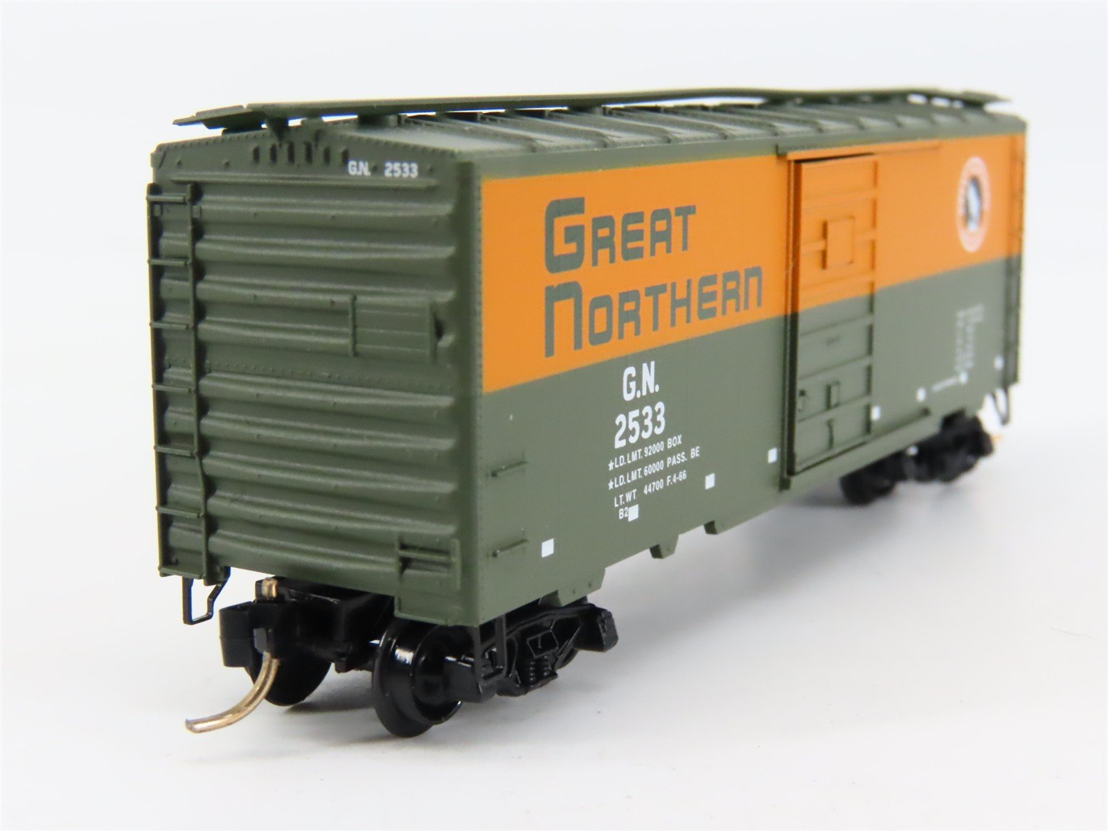 N Scale Micro-Trains GN Great Northern 40' Box Car 2533 RTR