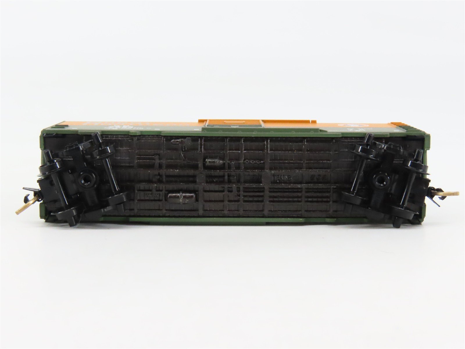 N Scale Micro-Trains GN Great Northern 40' Box Car 2533 RTR