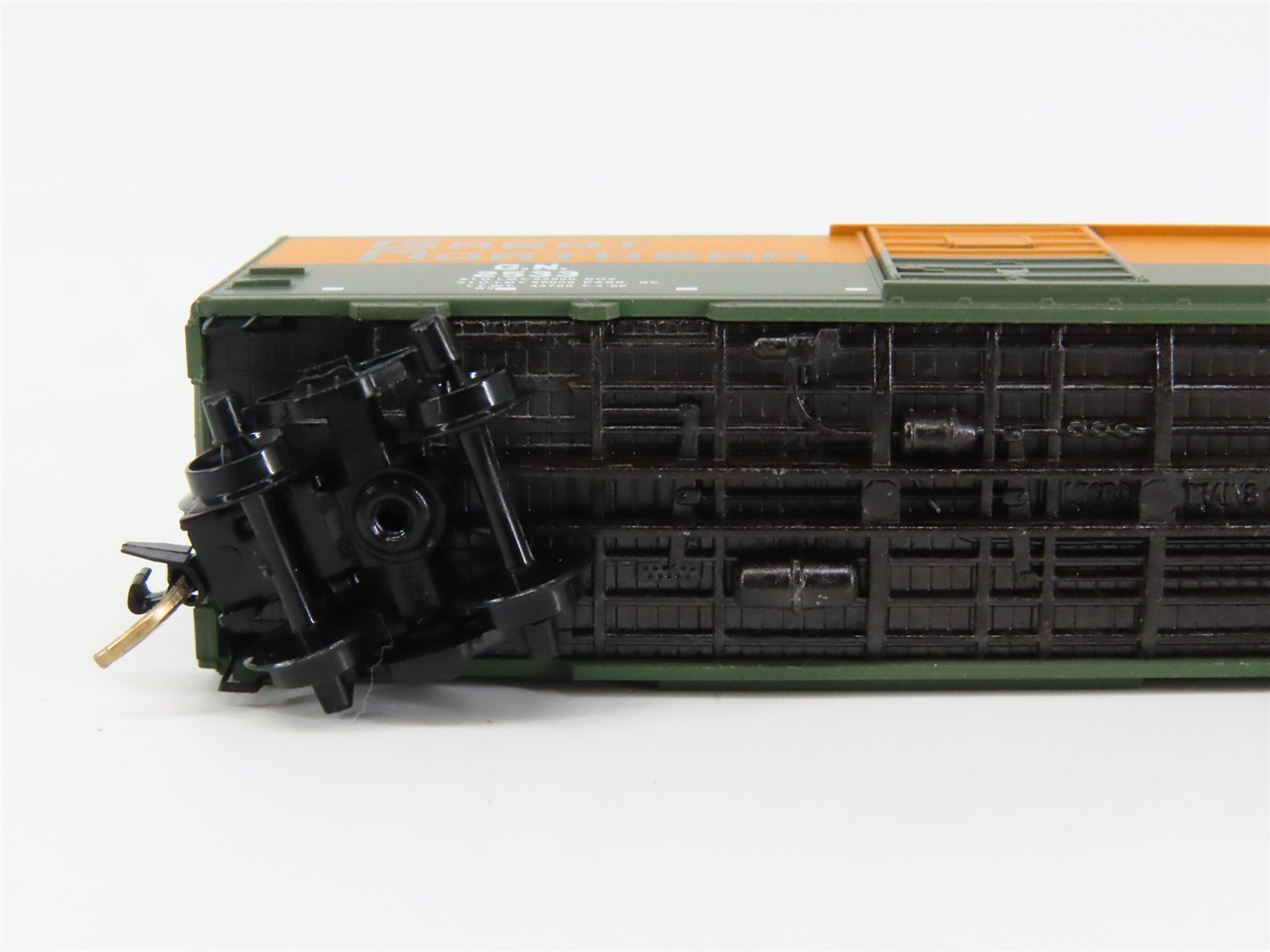 N Scale Micro-Trains GN Great Northern 40' Box Car 2533 RTR