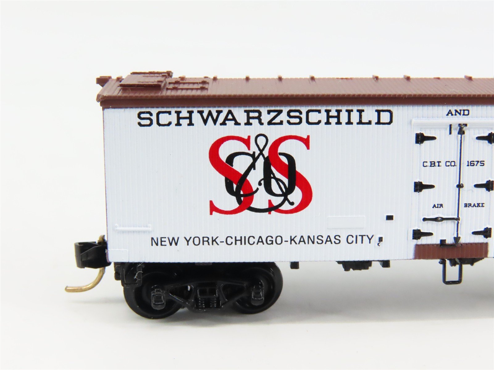 N Scale Micro-Trains CBT Schwarzschild & Sulzberger Co. Reefer 1675 RTR
