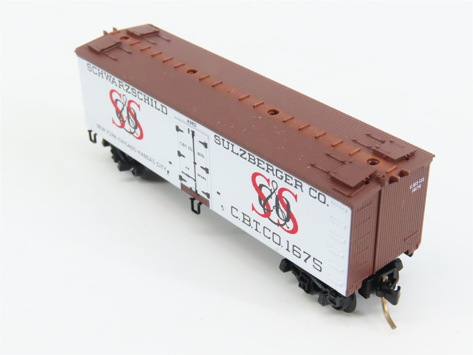 N Scale Micro-Trains CBT Schwarzschild & Sulzberger Co. Reefer 1675 RTR