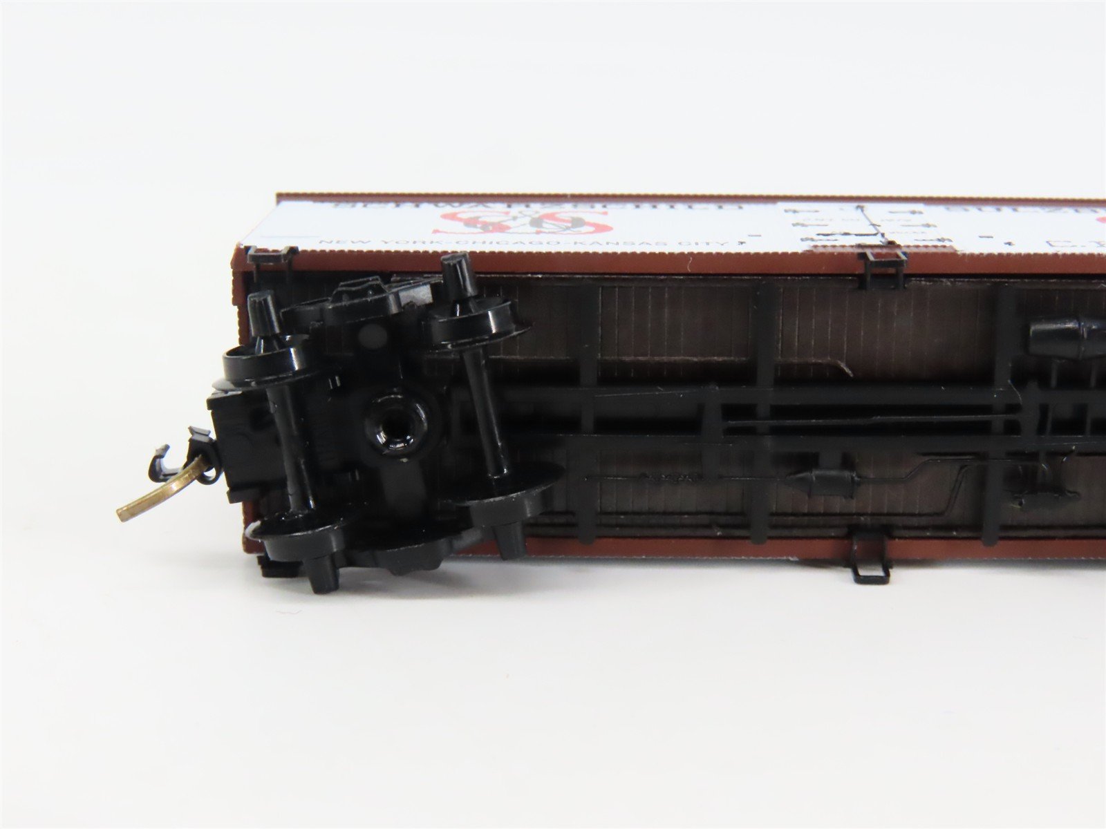 N Scale Micro-Trains CBT Schwarzschild & Sulzberger Co. Reefer 1675 RTR
