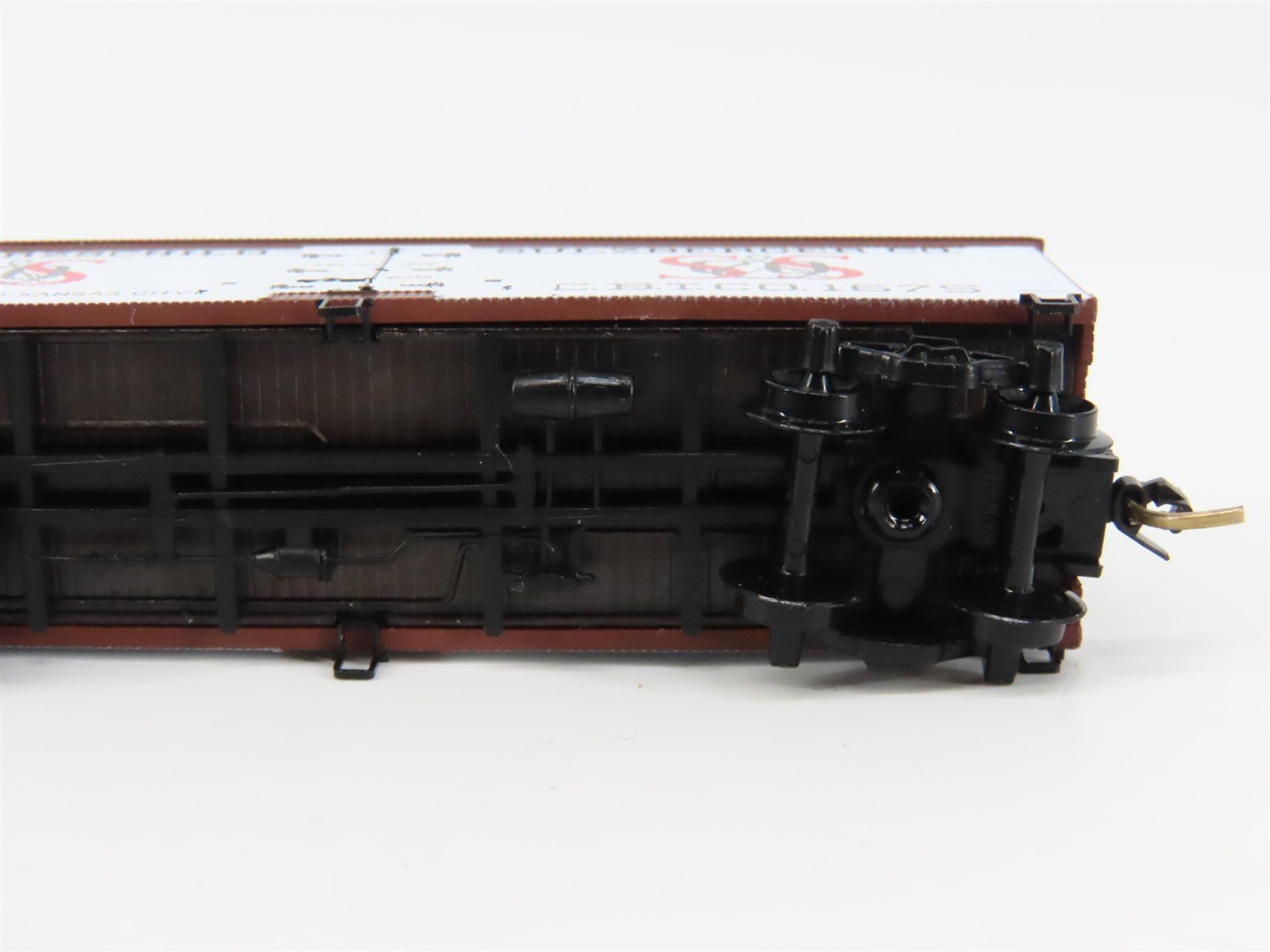 N Scale Micro-Trains CBT Schwarzschild & Sulzberger Co. Reefer 1675 RTR