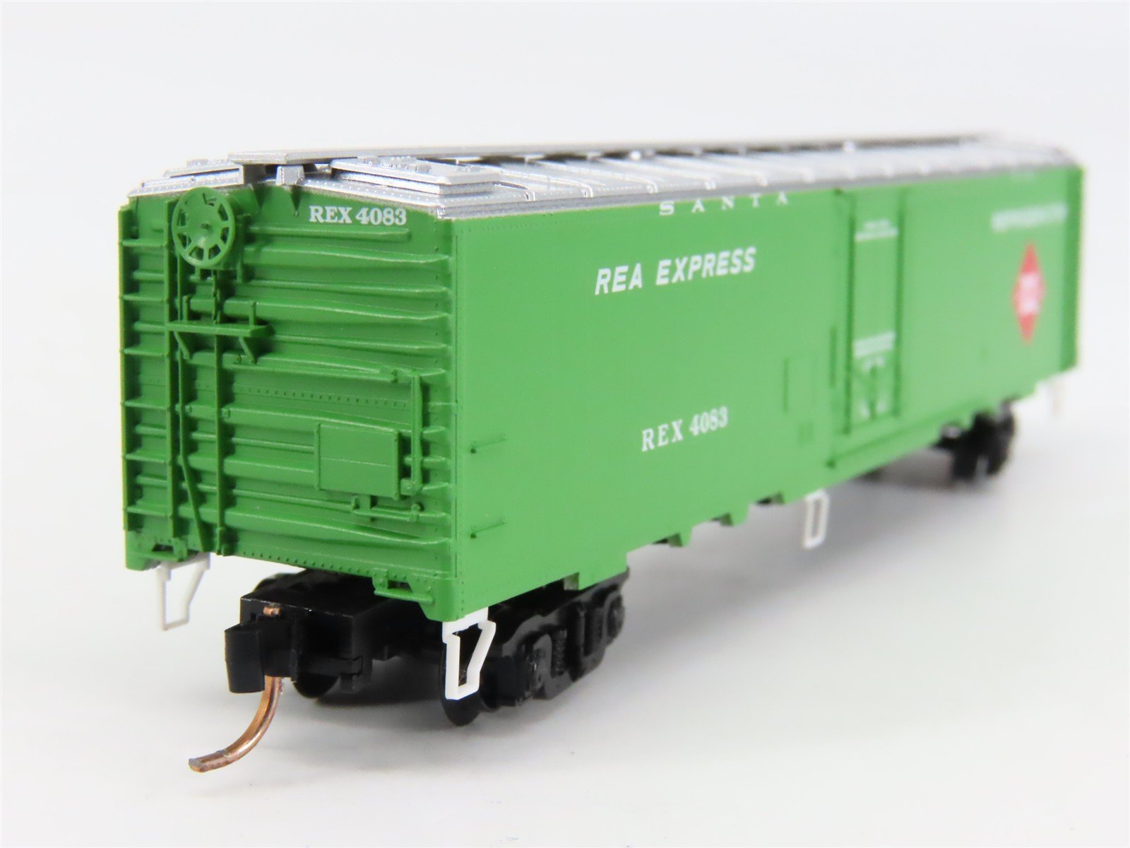 N Scale Micro-Trains 52030 REX Santa Fe / REA 52' Reefer 4083 RTR