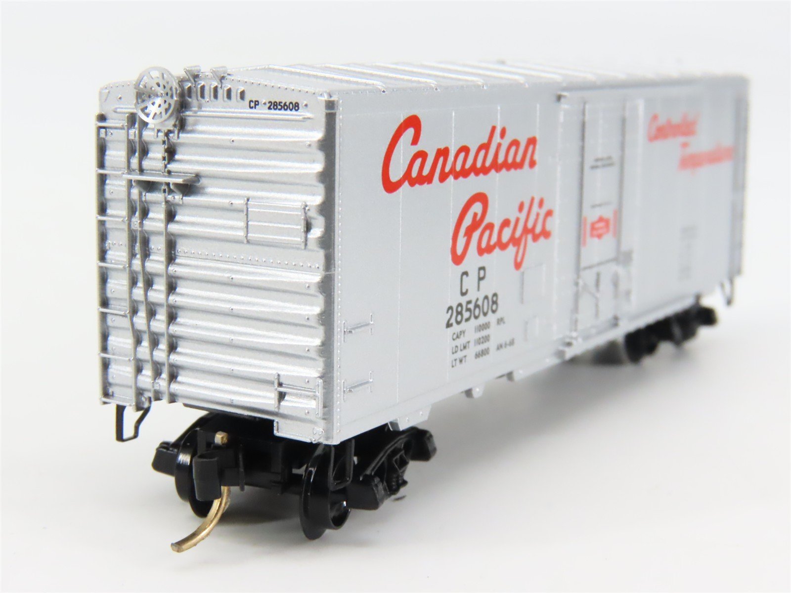 N Scale Micro-Trains 74040/1 CP Canadian Pacific 40' Box Car 285608 RTR