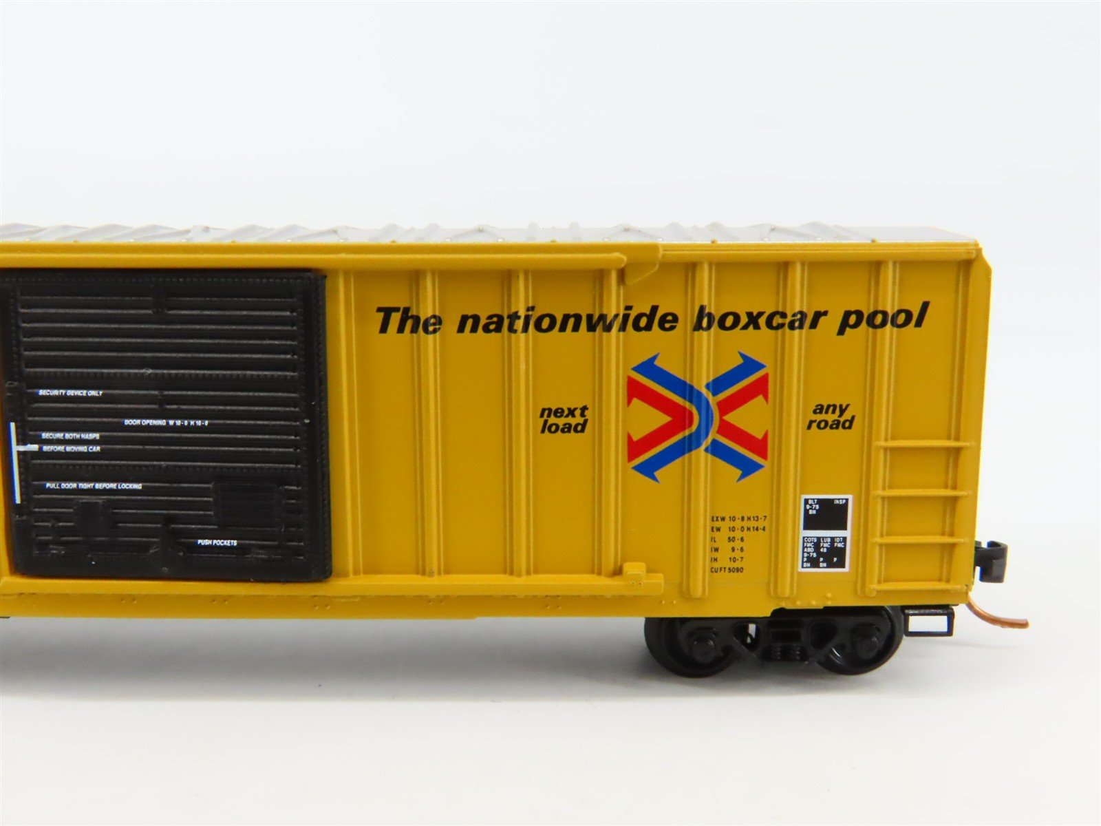 N Scale Micro-Trains 02500500 MP Missouri Pacific 50' Box Car 357372 RTR