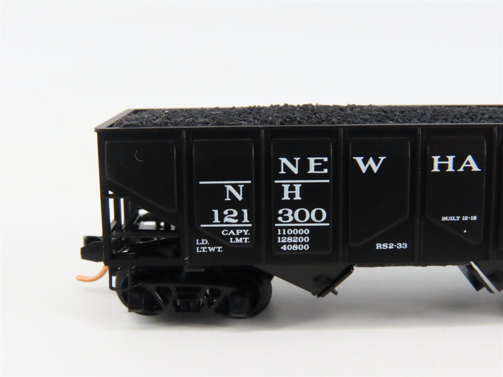 N Scale Micro-Trains 08500030 NH New Haven 33' Hopper 121300 RTR