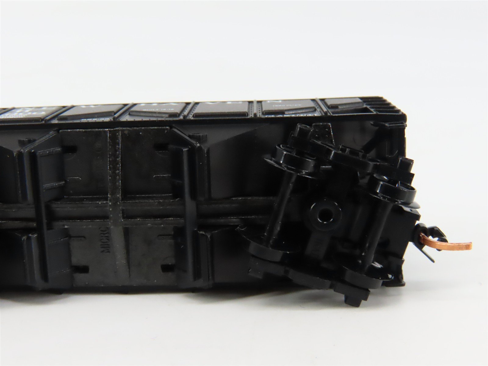 N Scale Micro-Trains 08500030 NH New Haven 33' Hopper 121300 RTR