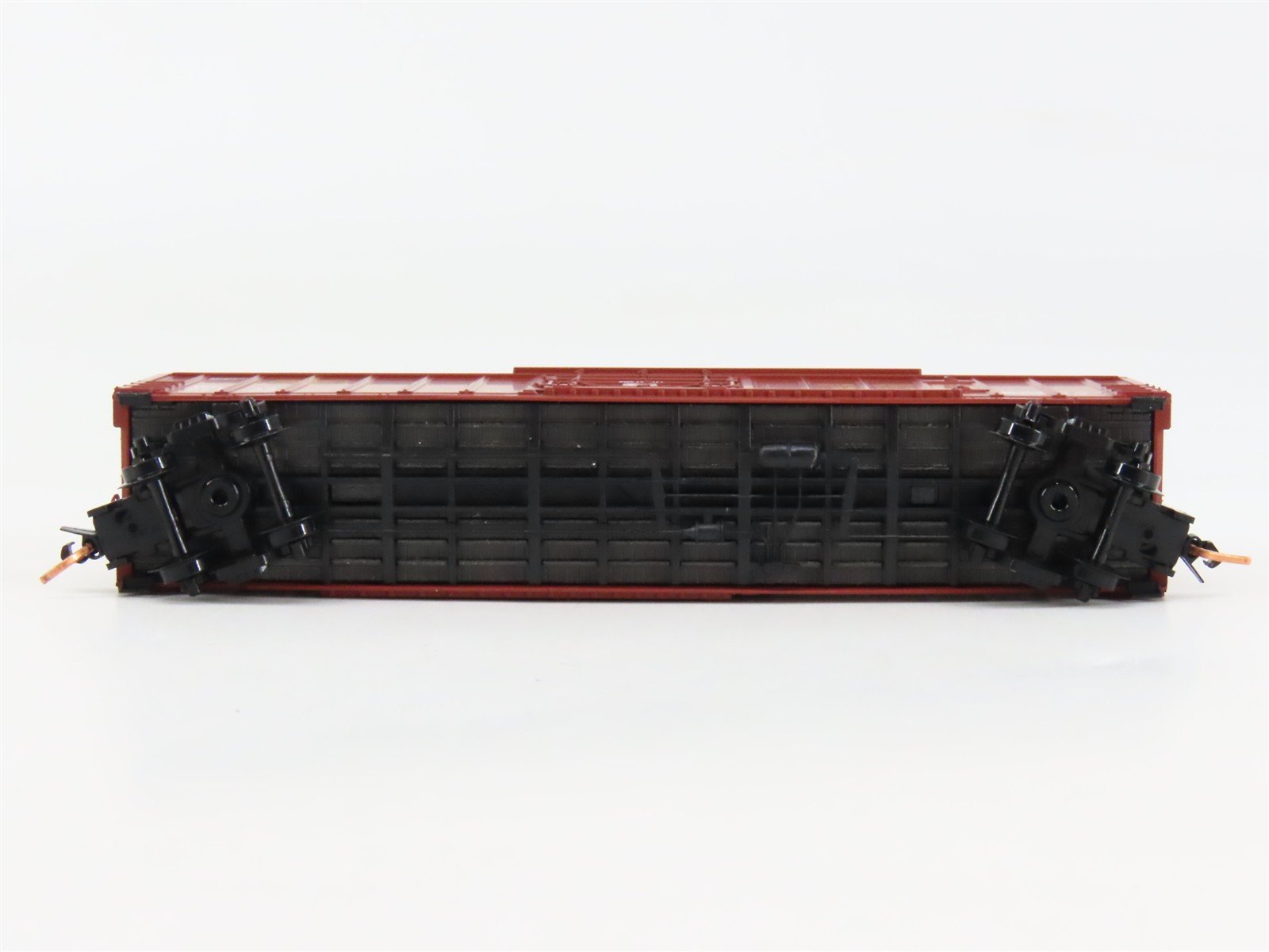 N Scale Micro-Trains 27200 WC Wisconsin Central 50' Box Car 27114 RTR