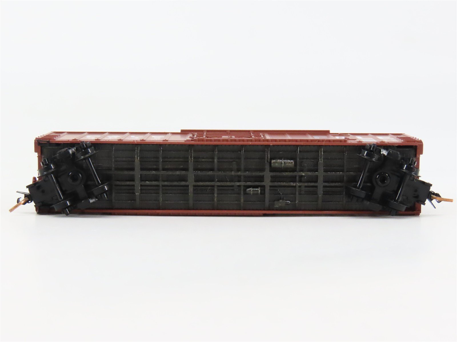 N Scale Micro-Trains 27050 P&LE Pittsburgh & Lake Erie 50' Box Car 6945 RTR