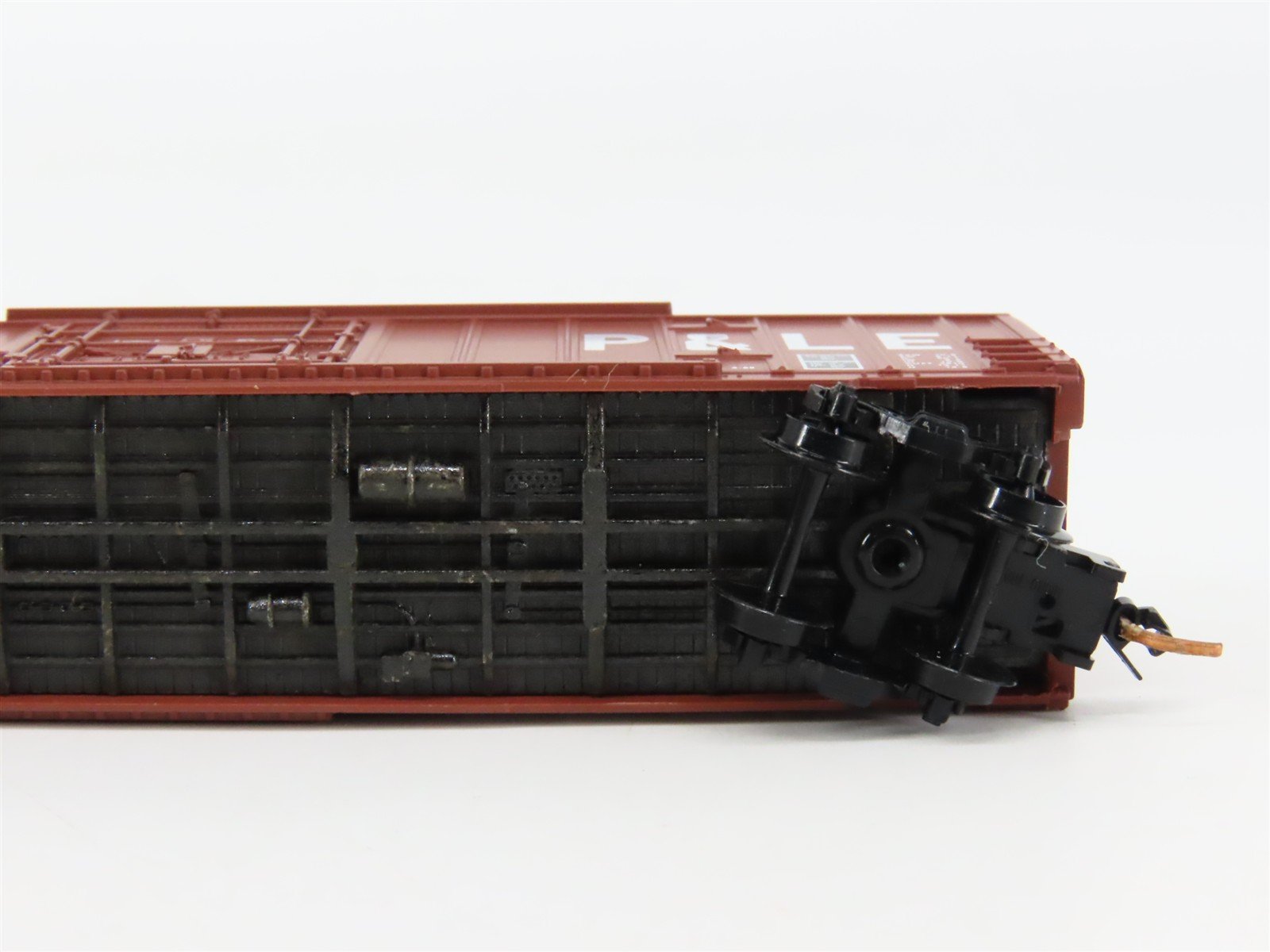 N Scale Micro-Trains 27050 P&LE Pittsburgh & Lake Erie 50' Box Car 6945 RTR