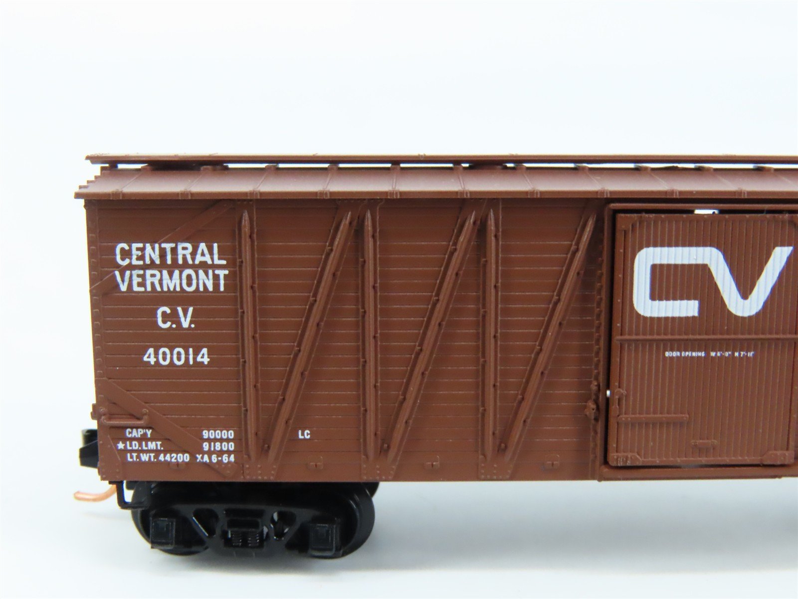 N Scale Micro-Trains 28160 CV Central Vermont 40' Box Car 40014 RTR