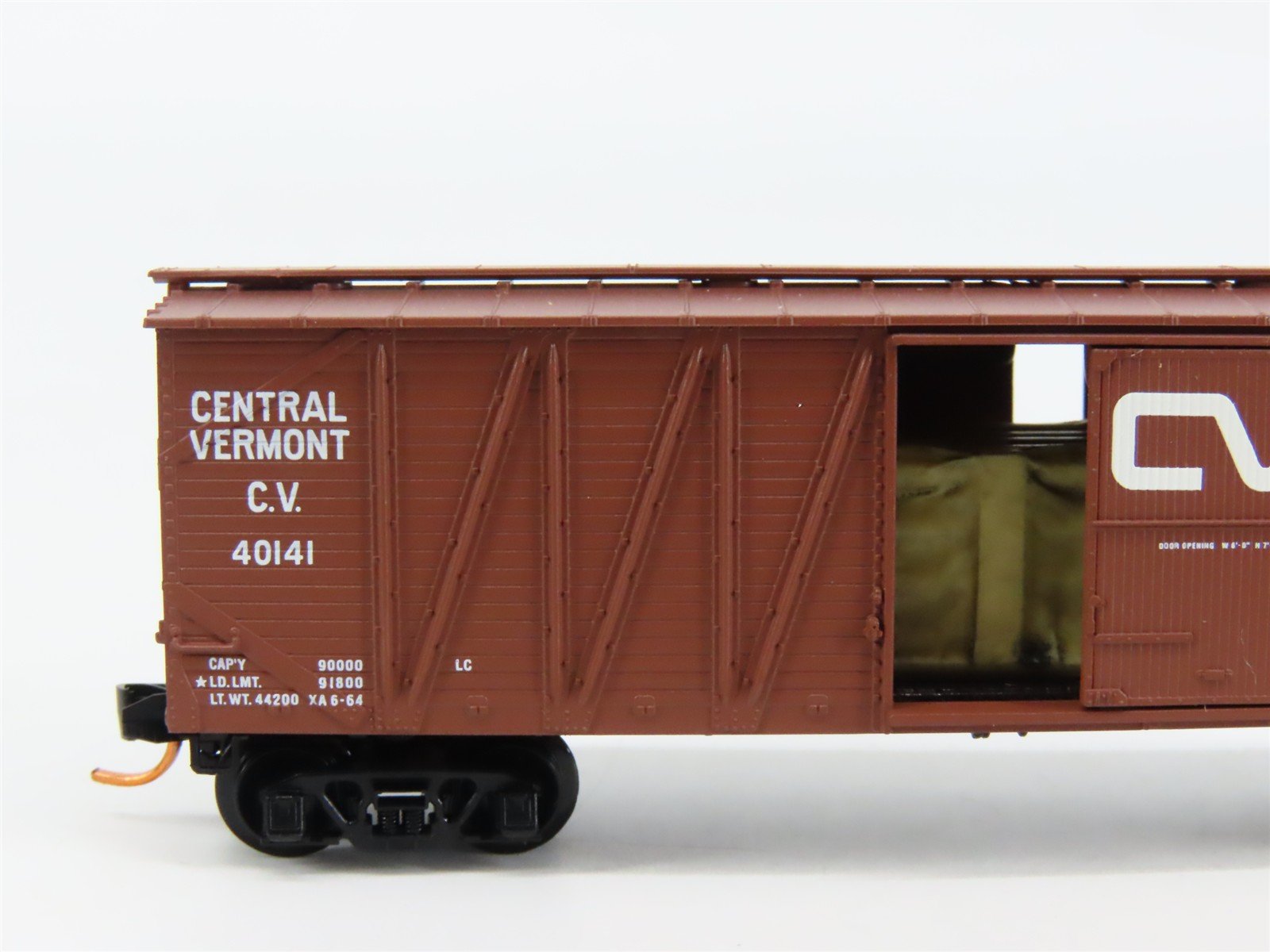 N Scale Micro-Trains 02800160 CV Central Vermont 40' Box Car 40141 RTR