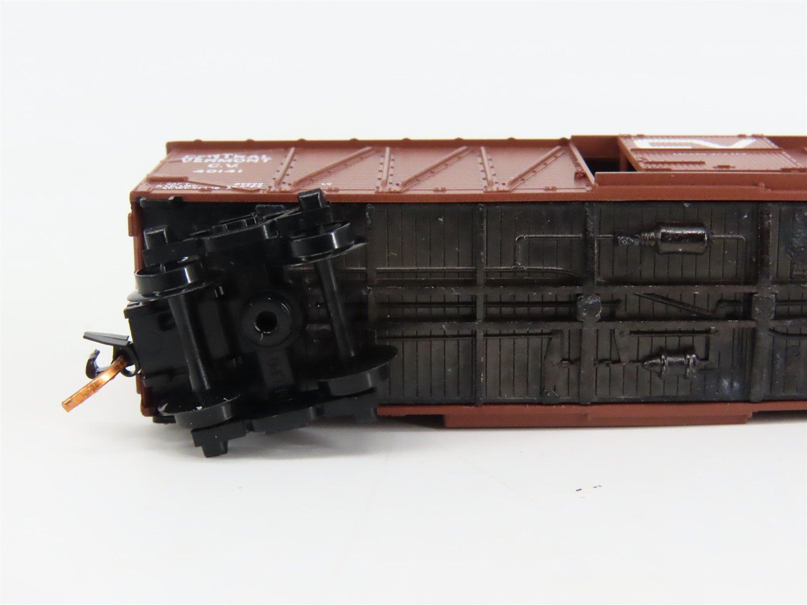 N Scale Micro-Trains 02800160 CV Central Vermont 40' Box Car 40141 RTR