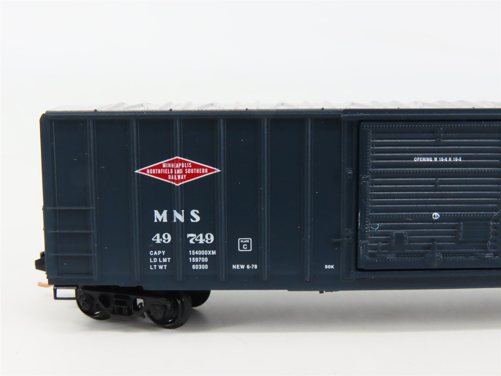 N Scale Micro-Trains 25410 Minneapolis, Northfield & Southern 50' Box Car RTR