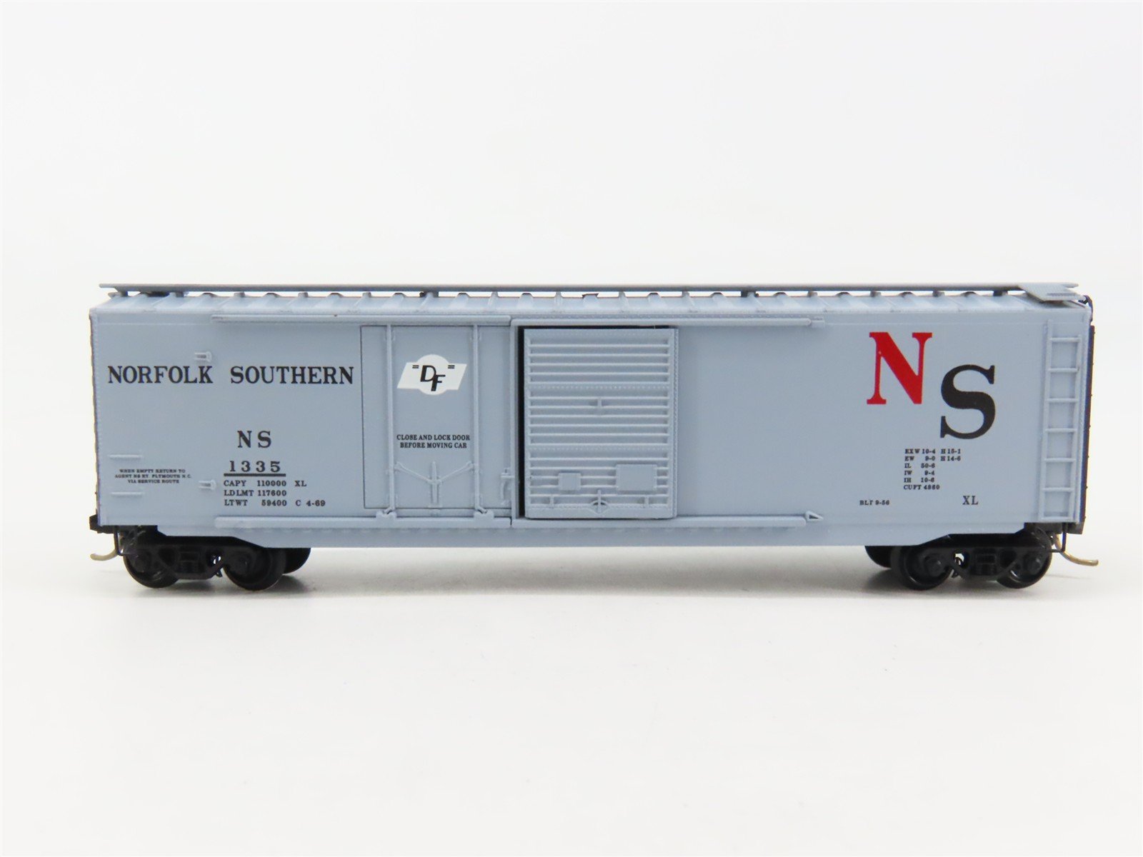 N Scale Micro-Trains NS Norfolk Southern 50' Box Car 1335 RTR