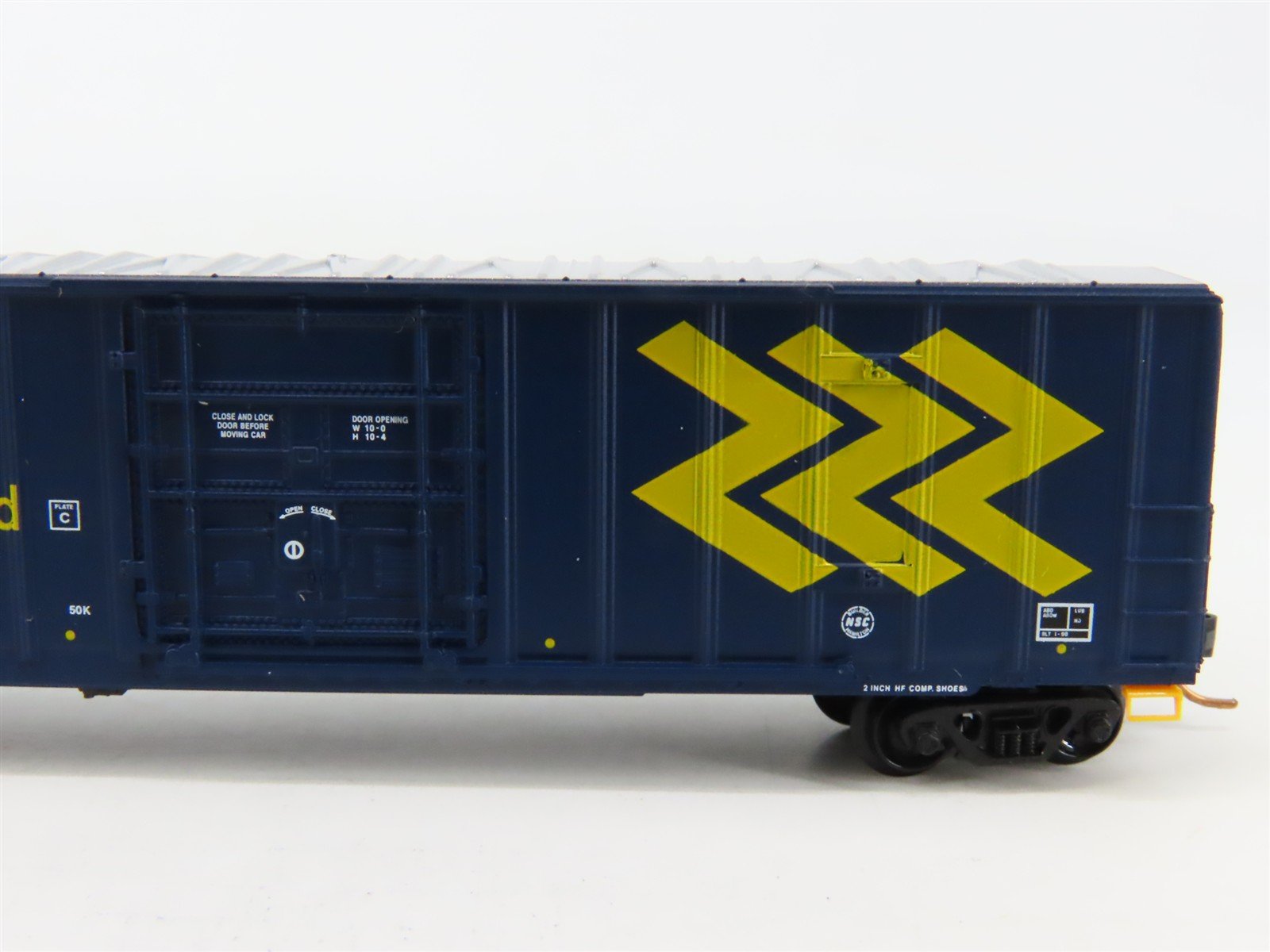 N Scale Micro-Trains 27040 ONT Ontario Northland 50' Box Car 7409 RTR