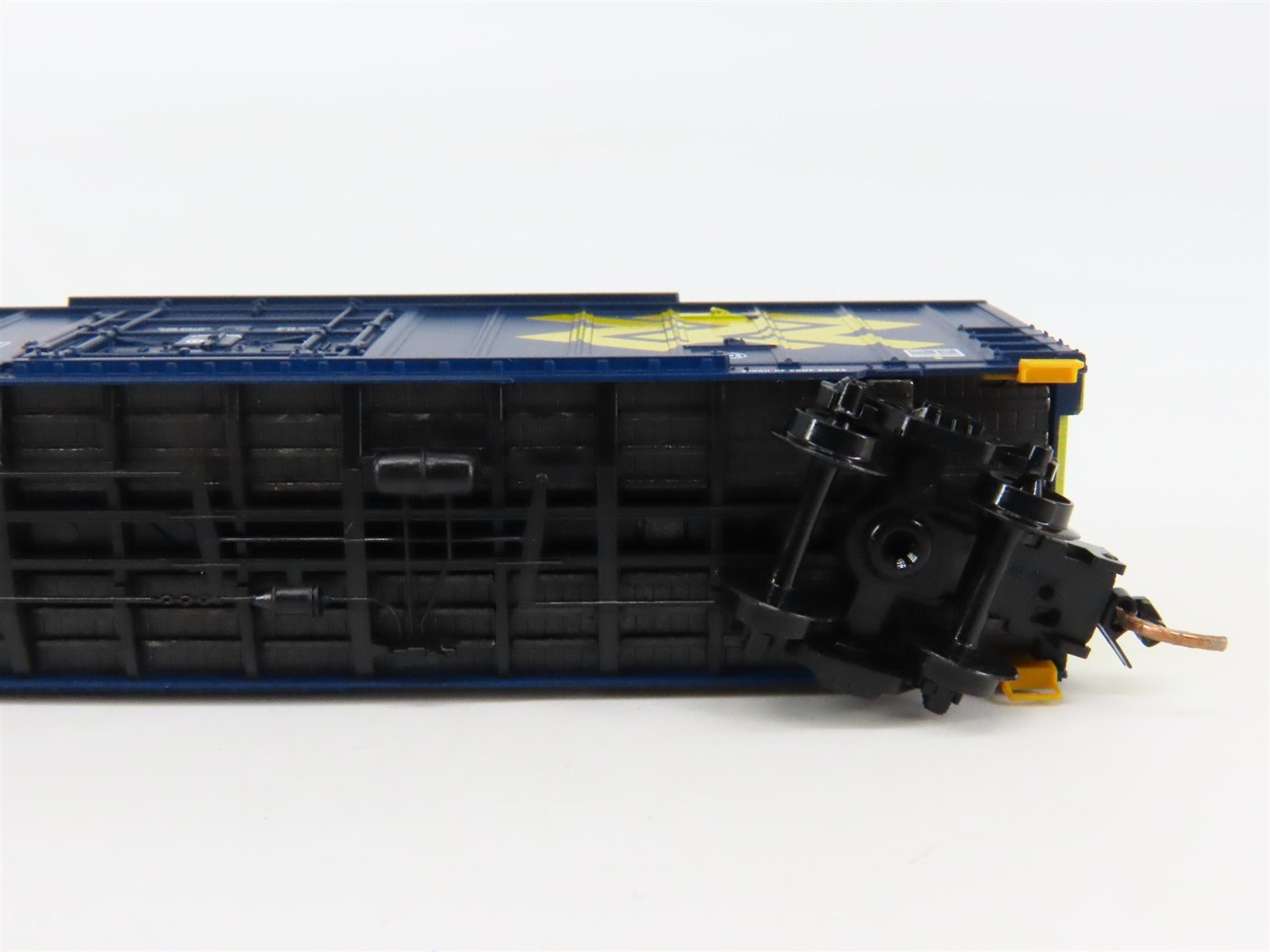 N Scale Micro-Trains 27040 ONT Ontario Northland 50' Box Car 7409 RTR