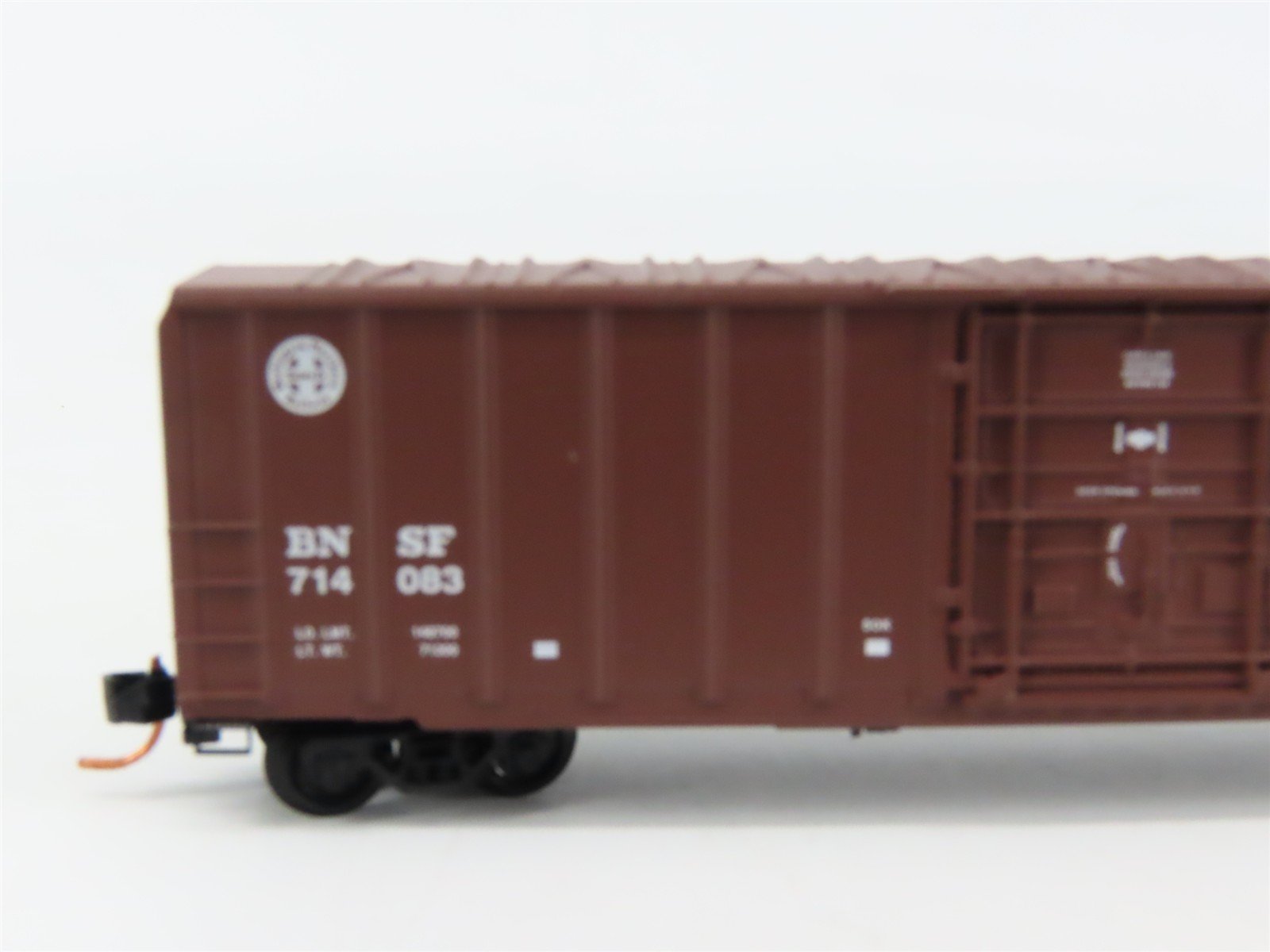 N Scale Micro-Trains 02700300 BNSF Railway 50' Box Car 714083 RTR