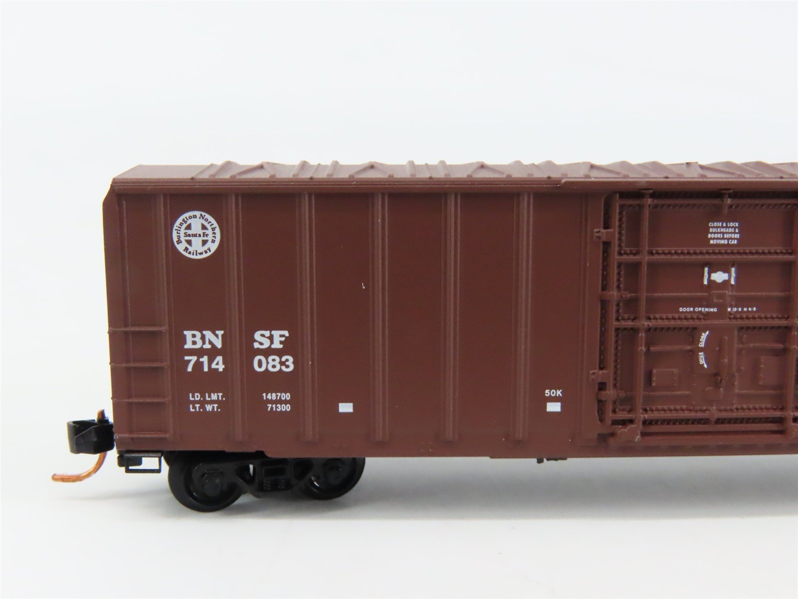 N Scale Micro-Trains 02700300 BNSF Railway 50' Box Car 714083 RTR