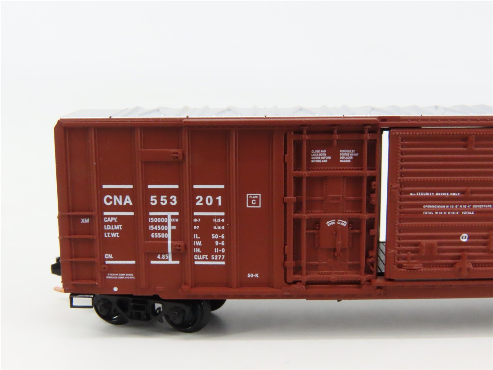 N Scale Micro-Trains 02600030 CN Canadian National 50' Box Car 553201 RTR