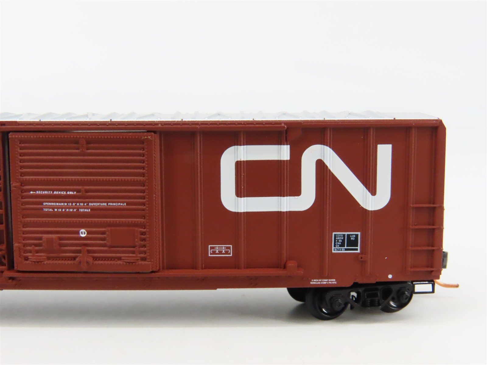 N Scale Micro-Trains 02600030 CN Canadian National 50' Box Car 553201 RTR