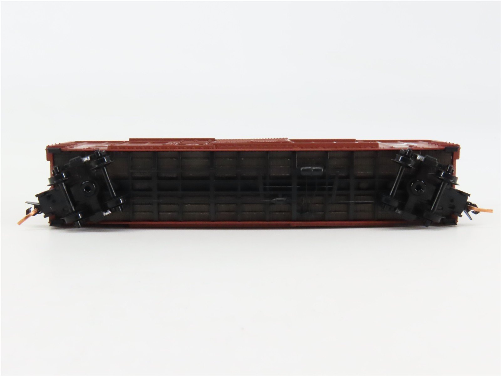 N Scale Micro-Trains 02600030 CN Canadian National 50' Box Car 553201 RTR